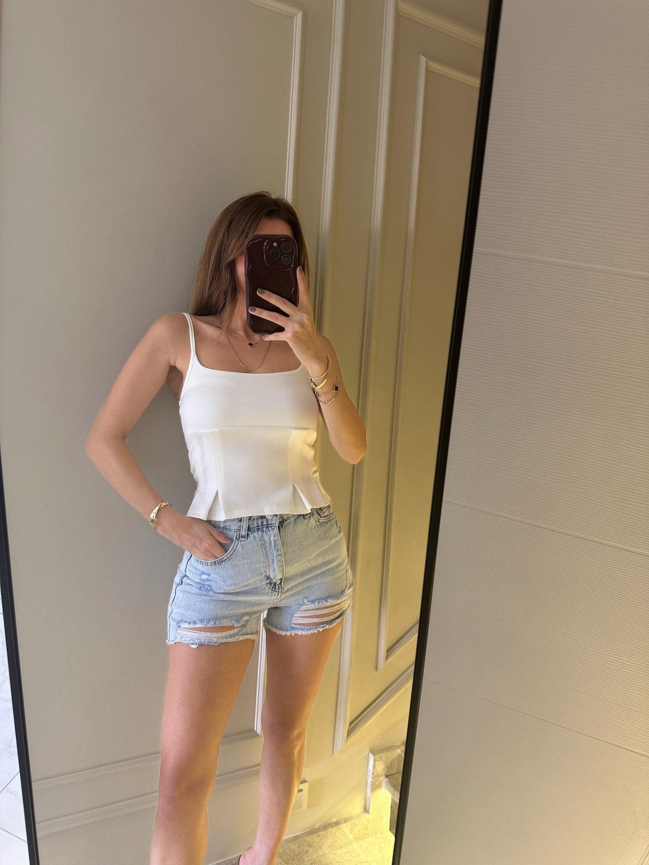 Askılı BluzBeyaz Eteği Pileli Askılı Bluz