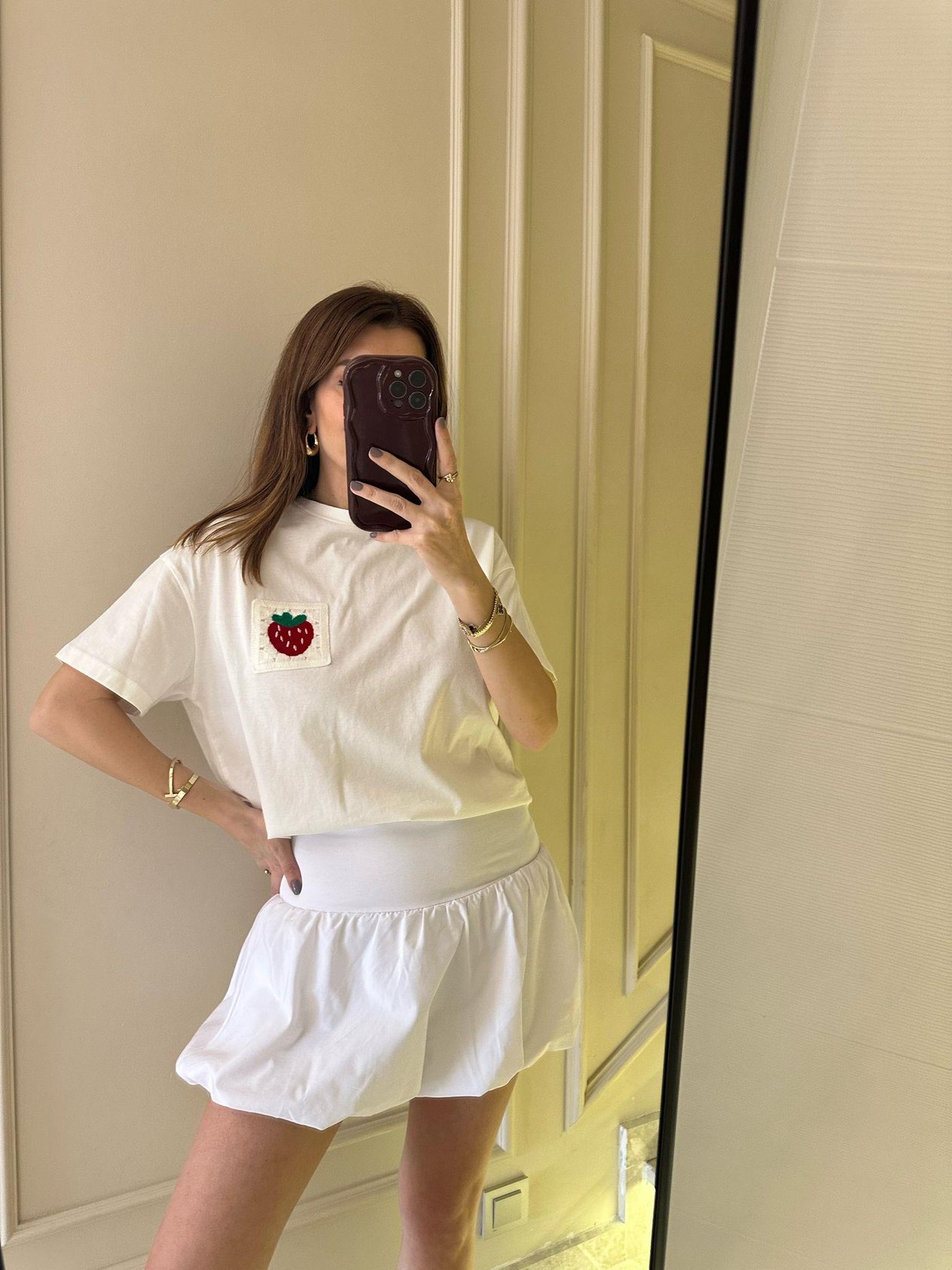 Beyaz Strawberry Nakışlı Tişört
