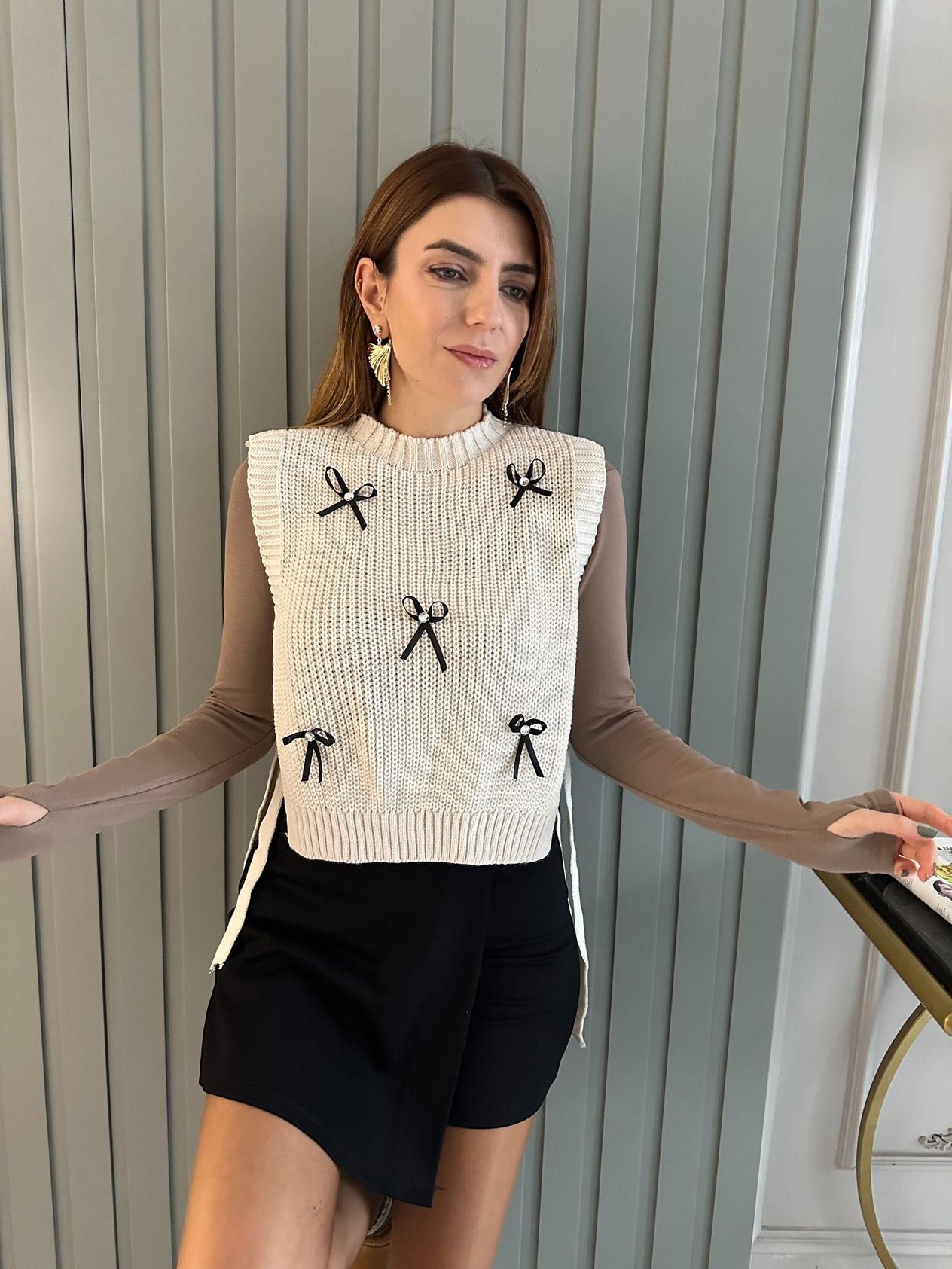 Krem Kurdele Detay Bağlamalı Süveter