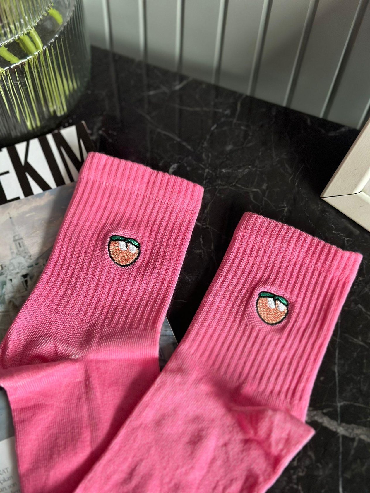 Pembe Şeftali Nakışlı Çorap