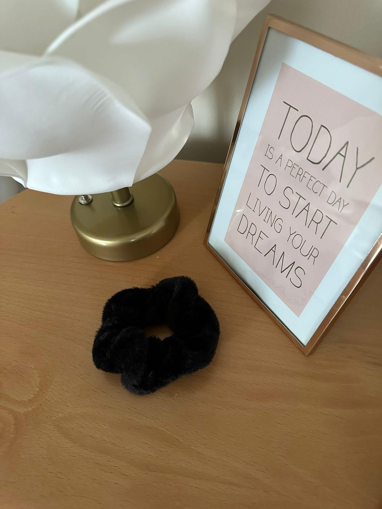 TokaSiyah Küçük Peluş Lastikli Toka
