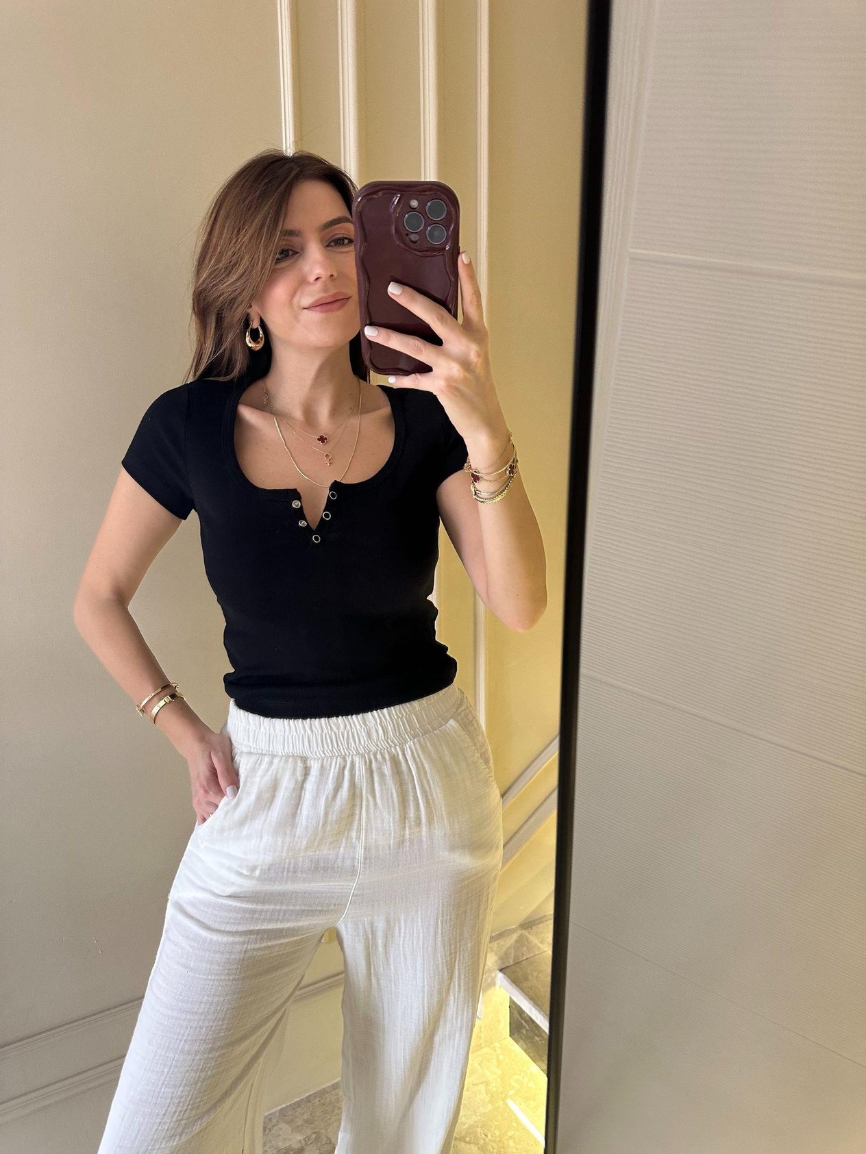 Siyah Yaka Çıtçıtlı Bluz