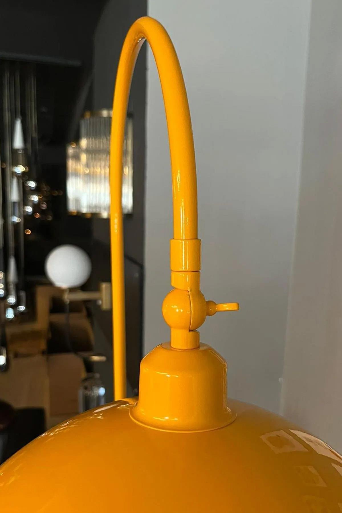 Sarı Lambader Hareketli Başlık Sehpalı Modern Dekoratif Metal Oturma Odası Çalışma Odası