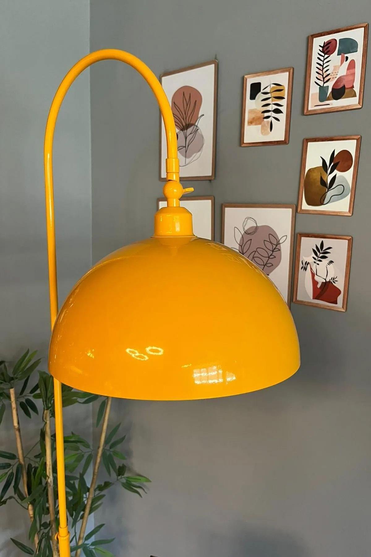 Sarı Lambader Hareketli Başlık Sehpalı Modern Dekoratif Metal Oturma Odası Çalışma Odası