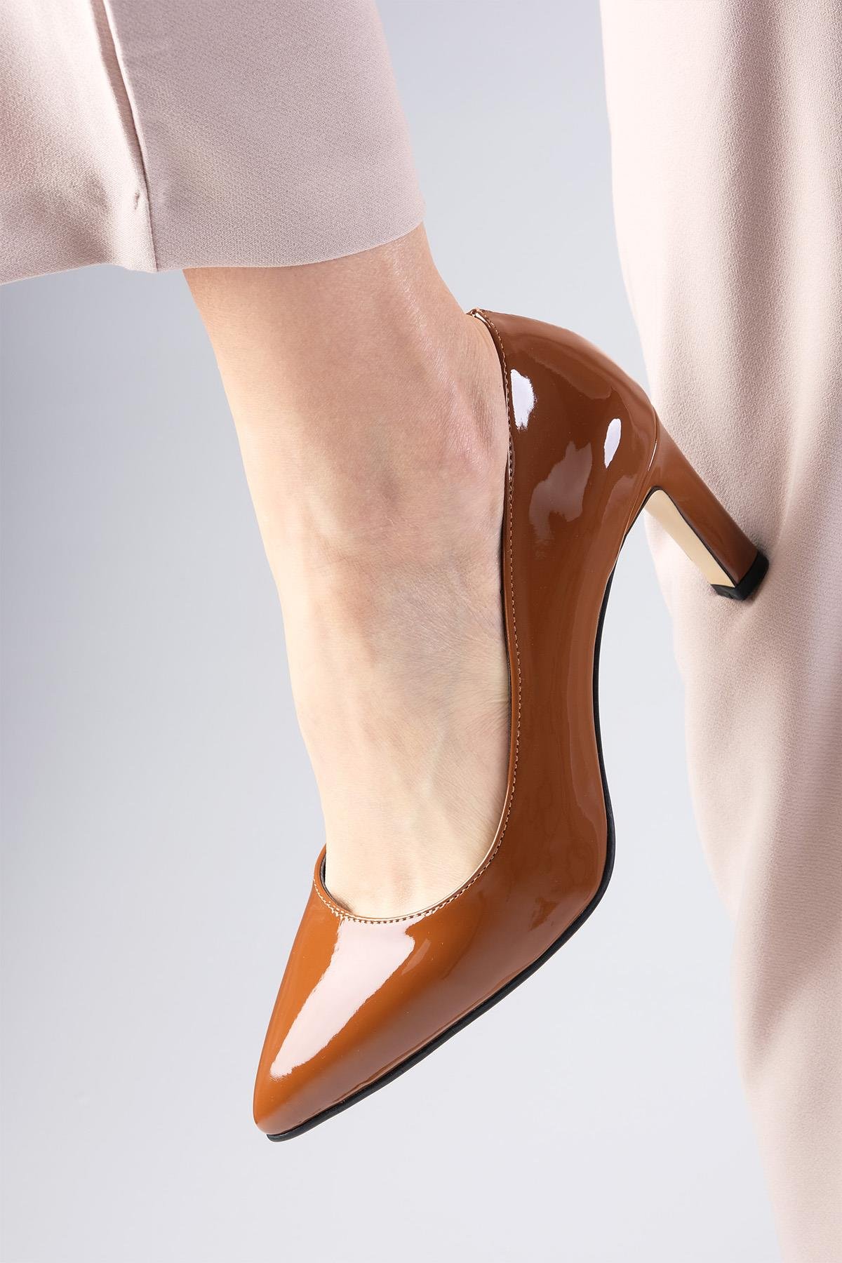 Lita Taba Renk Rugan Stiletto-Kısa Topuklu-Mio Gusto-01252TAR
