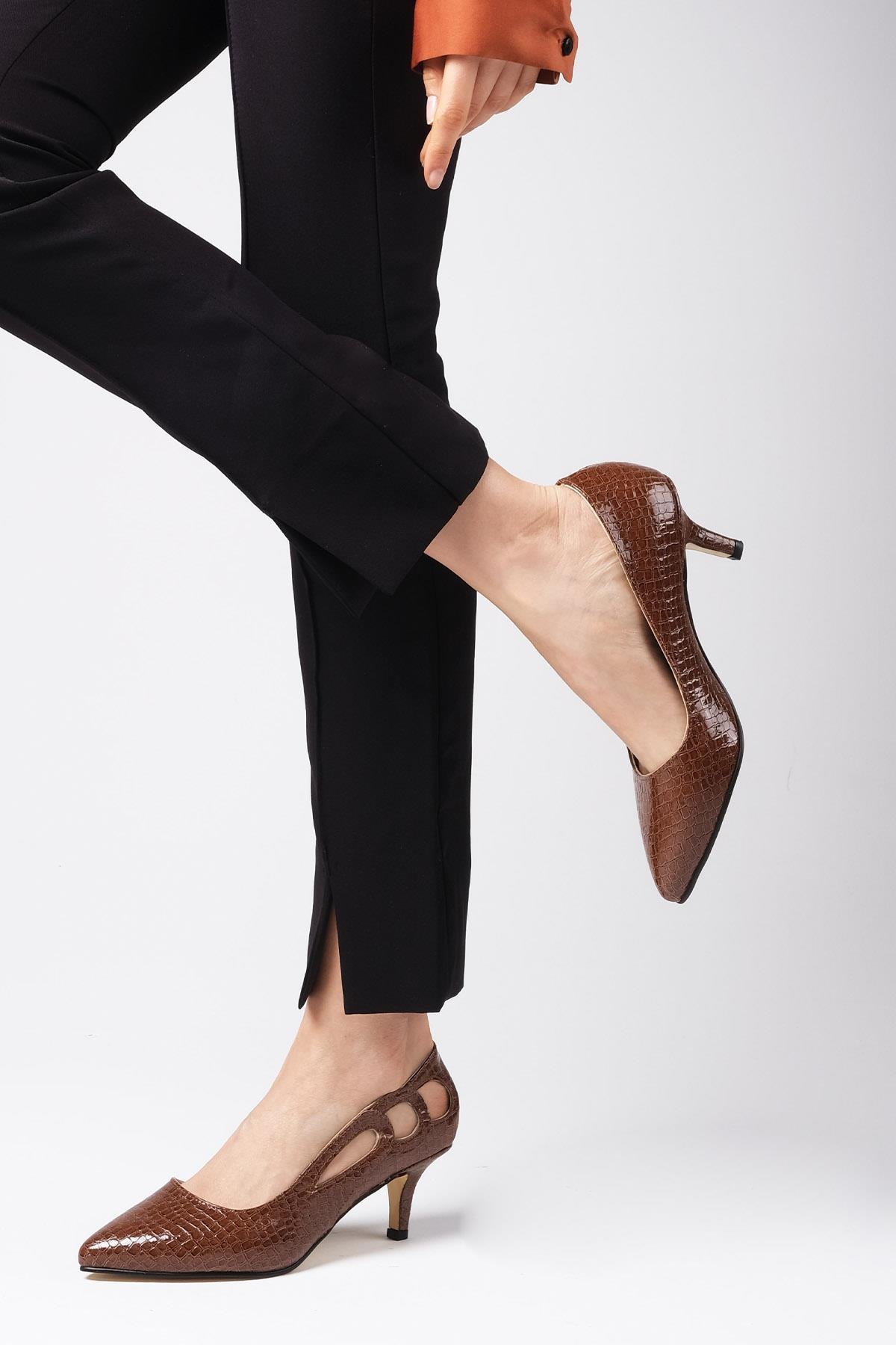 Marion Kahverengi Kısa Topuklu Ayakkabı-Low Heels-Mio Gusto-02248BRX
