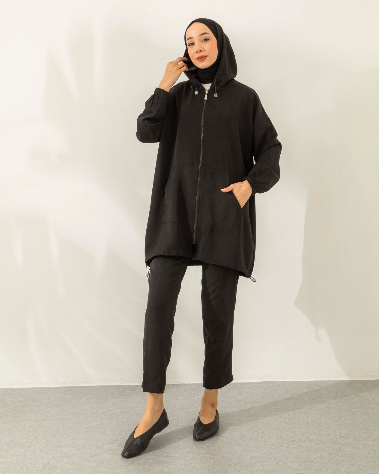 Fermuarlı Siyah Sweat Kap