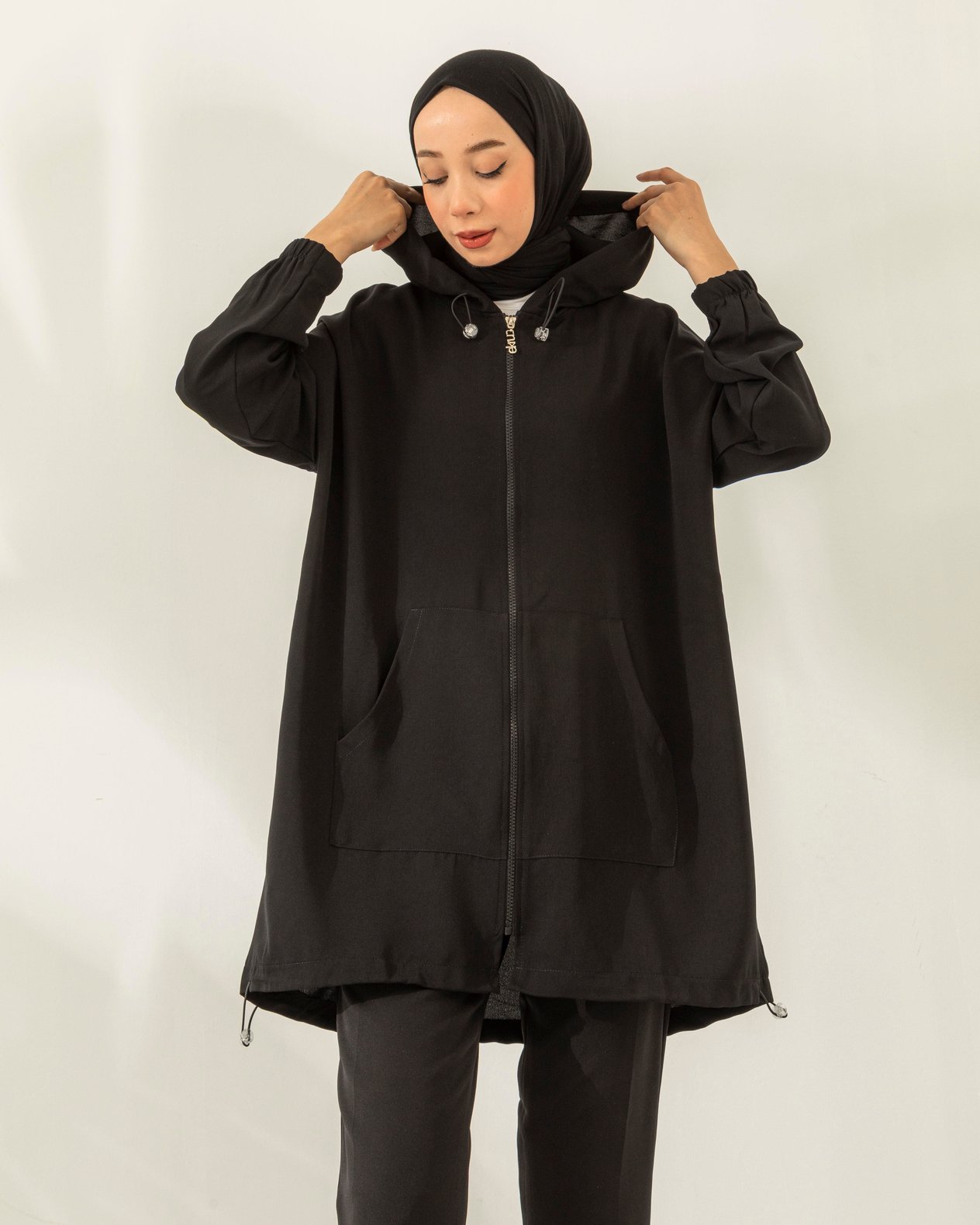 Fermuarlı Siyah Sweat Kap