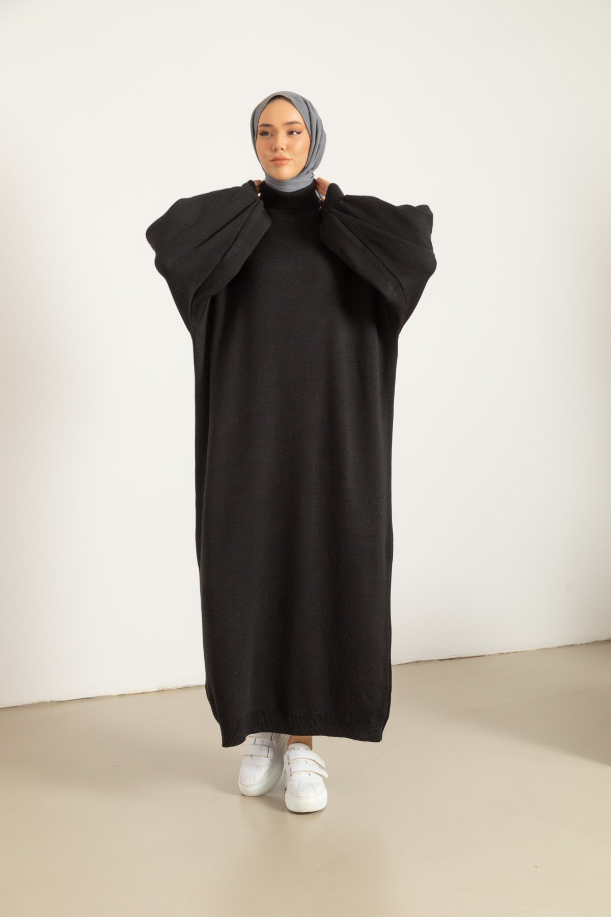 Oversize Boğazlı Siyah Triko Elbise