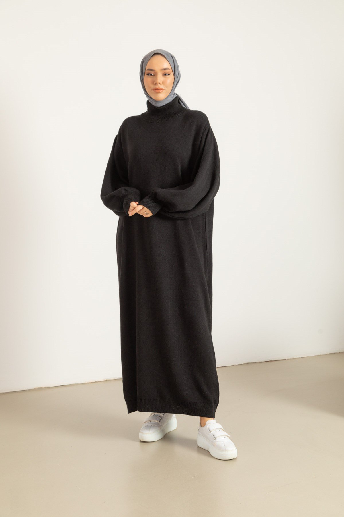 Oversize Boğazlı Siyah Triko Elbise