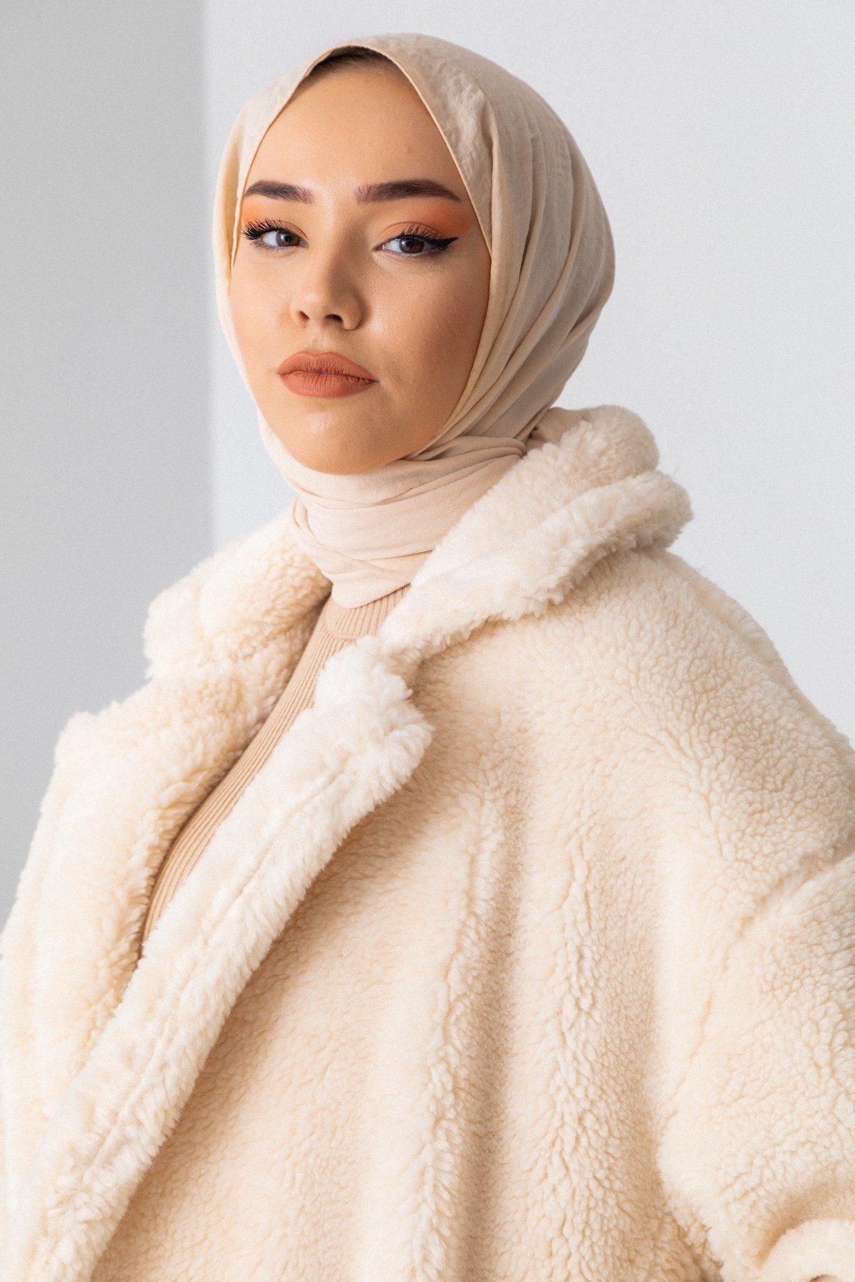 Oversize Çift Düğmeli Ekru Peluş Kaban