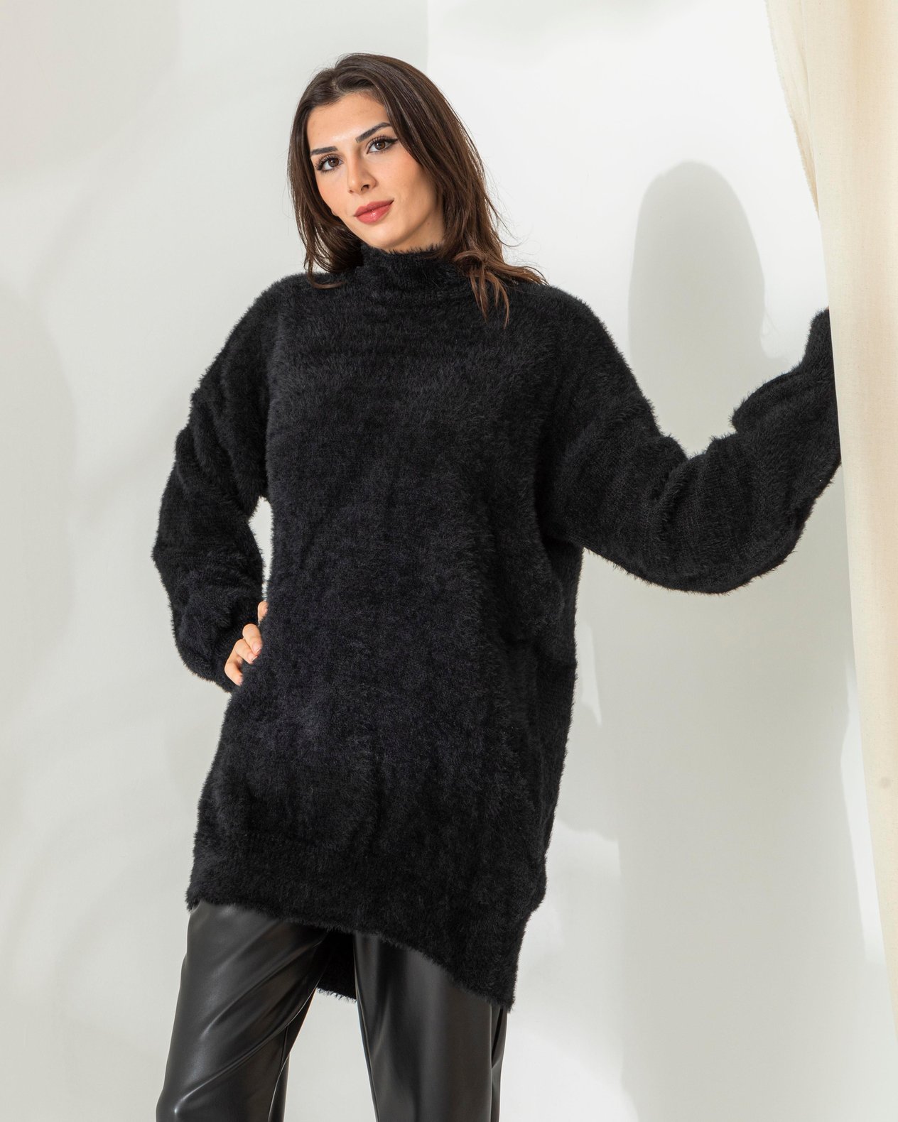Oversize Siyah Yumoş Kazak