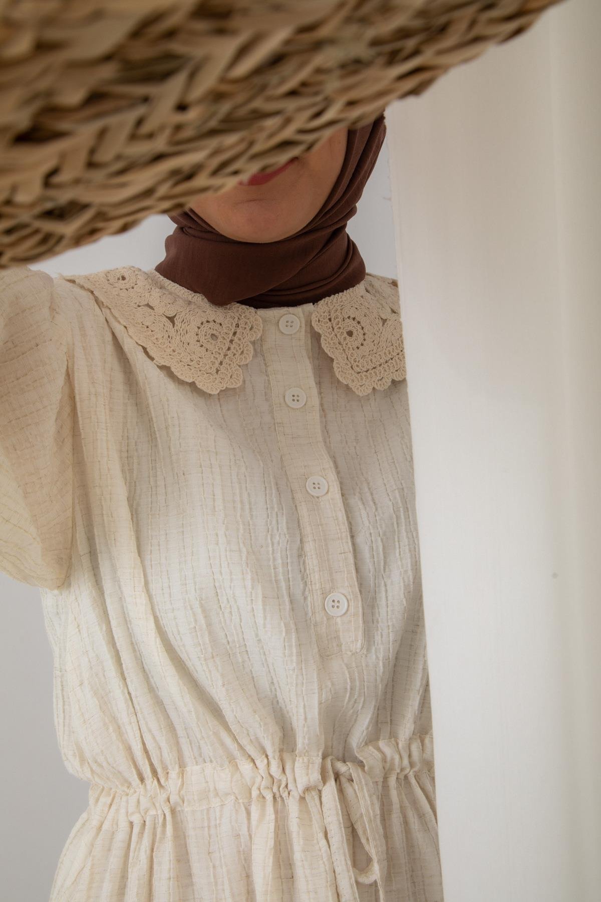 Oversize Yakası Dantel Detaylı Krem Elbise