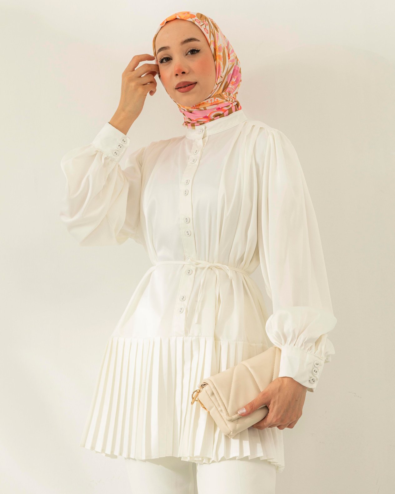 Pilise Detaylı Beyaz Saten Tunik