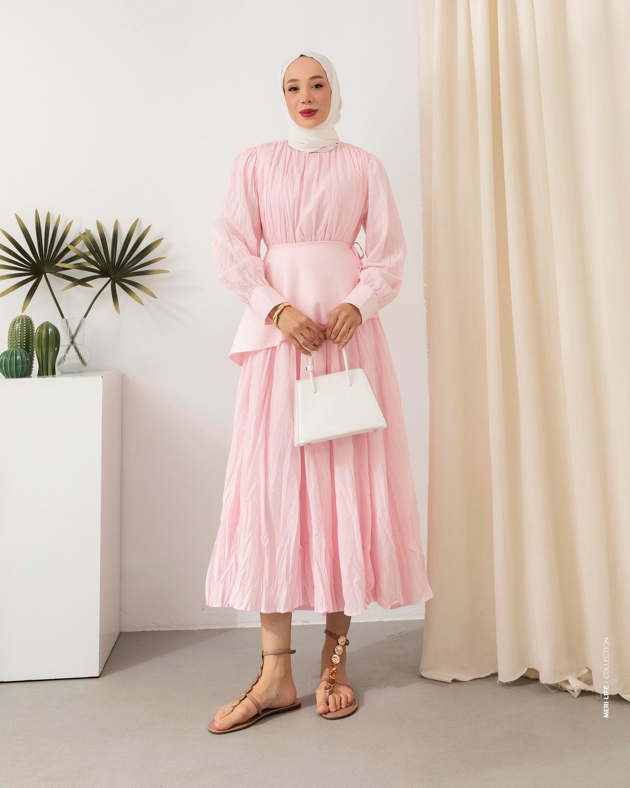 Seyyar Kuşaklı Pembe Kraş Elbise