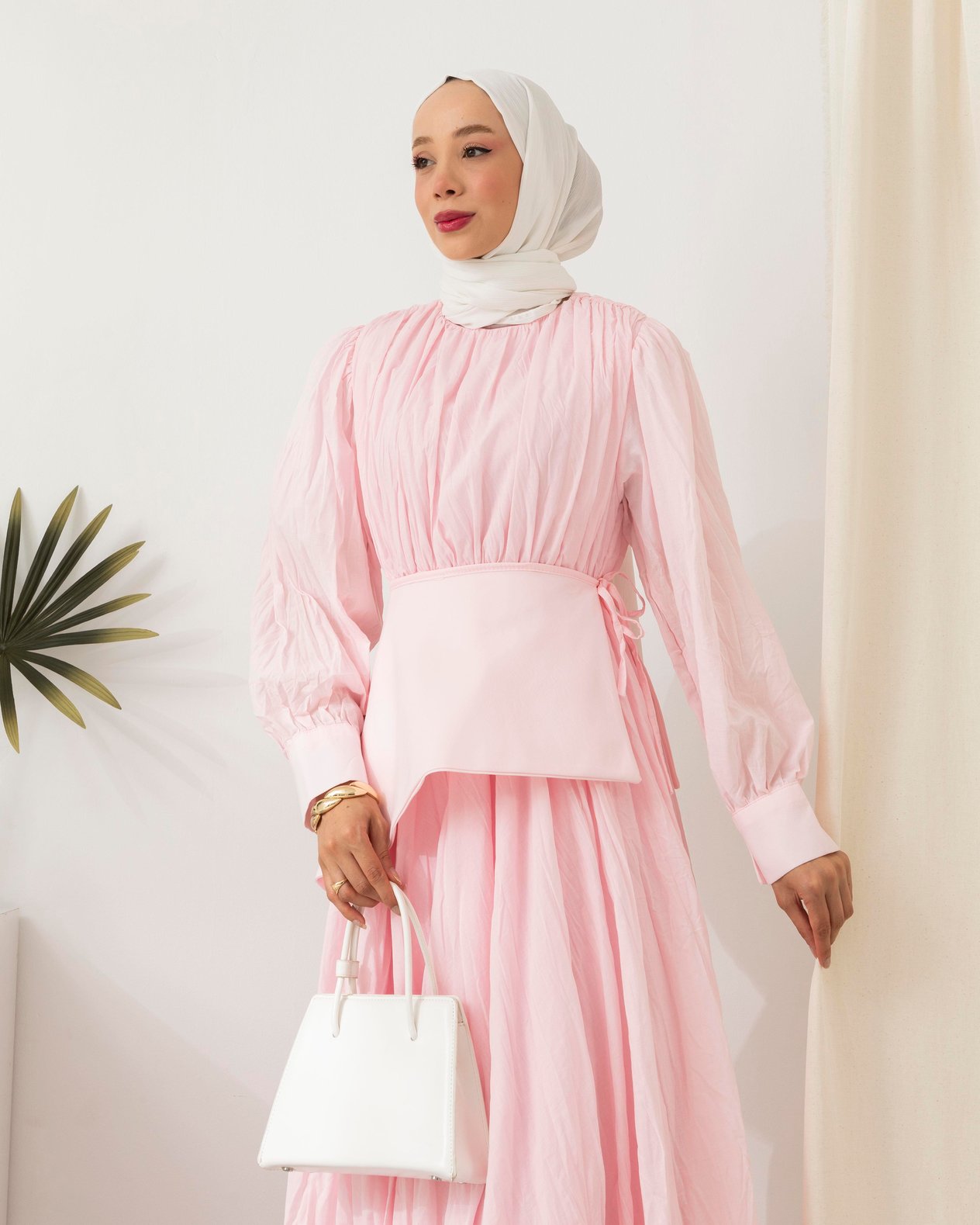 Seyyar Kuşaklı Pembe Kraş Elbise