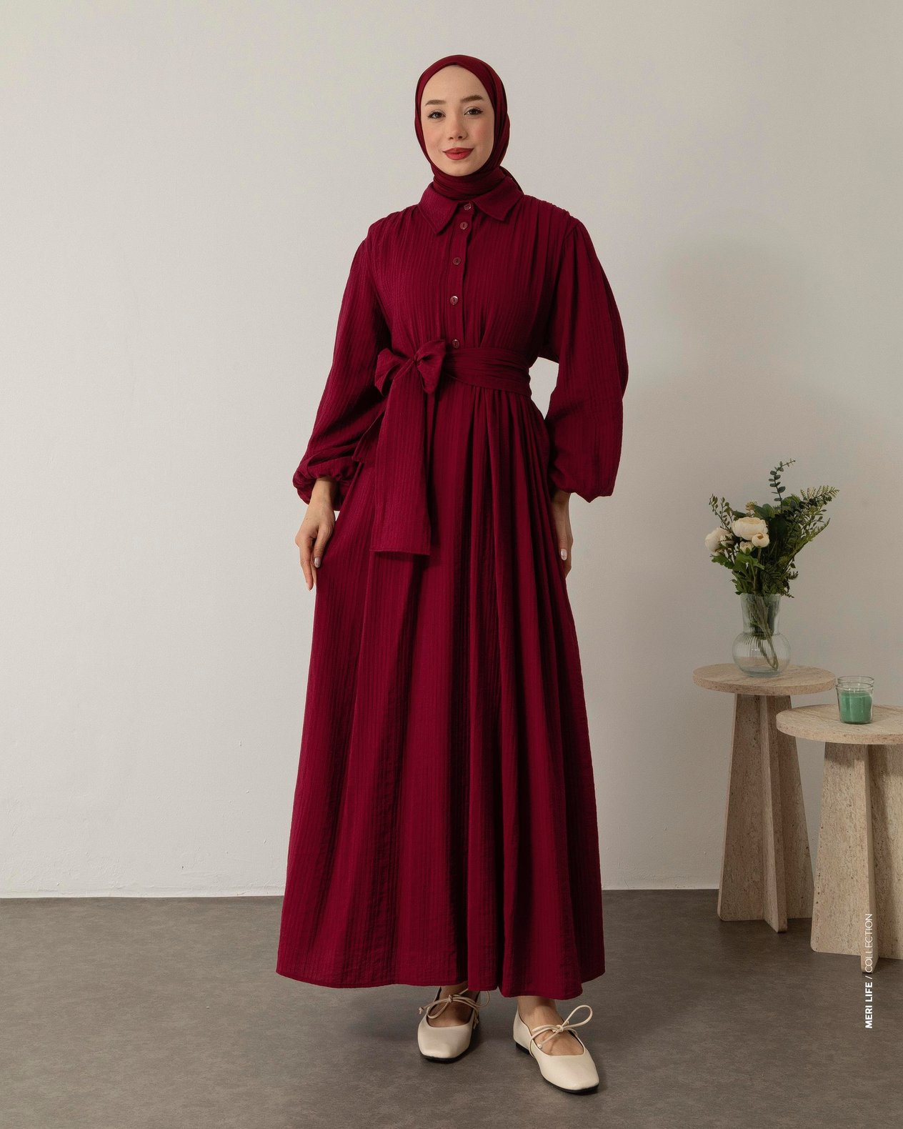 Yarım Düğmeli Beli Lastikli Bordo Elbise