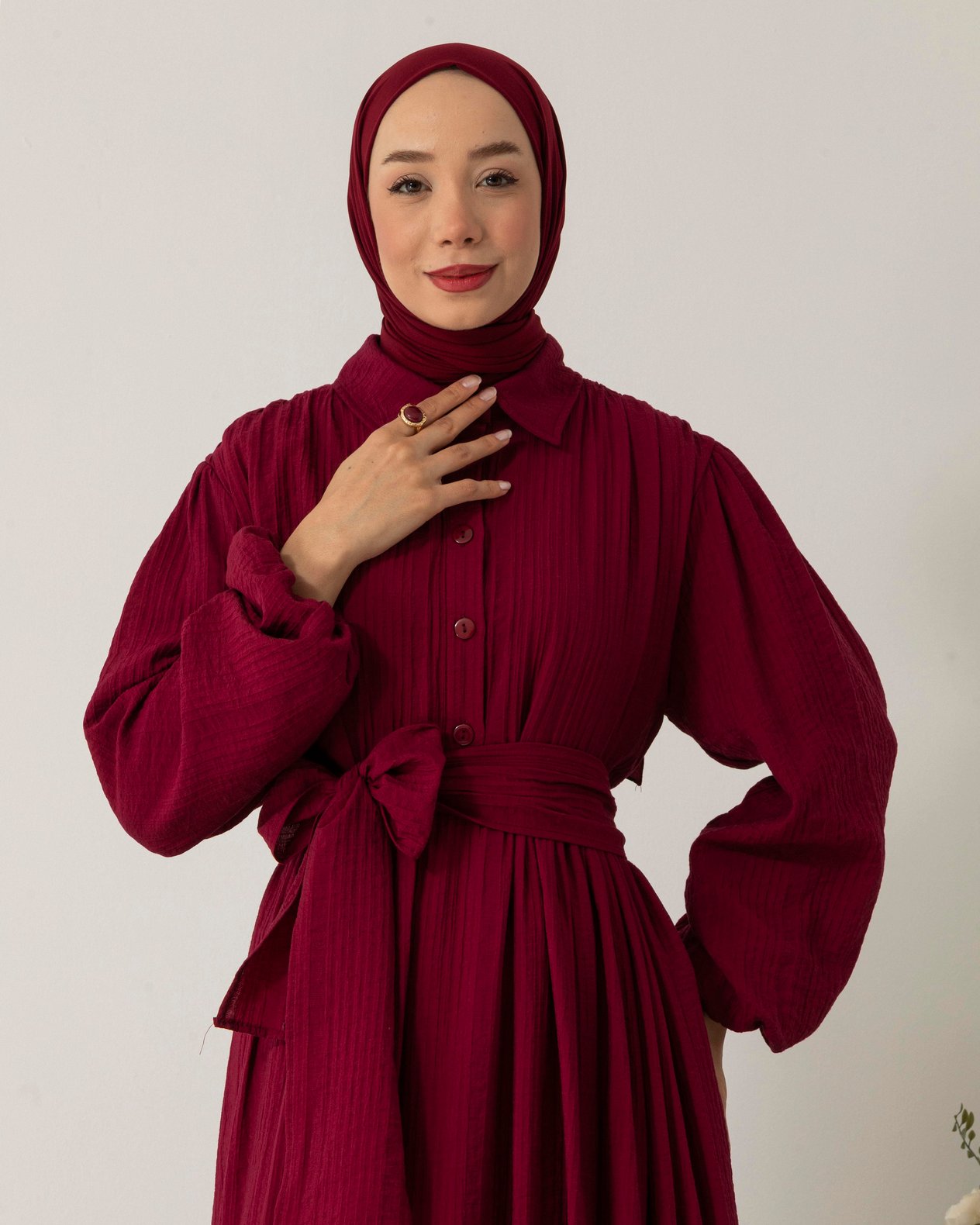 Yarım Düğmeli Beli Lastikli Bordo Elbise