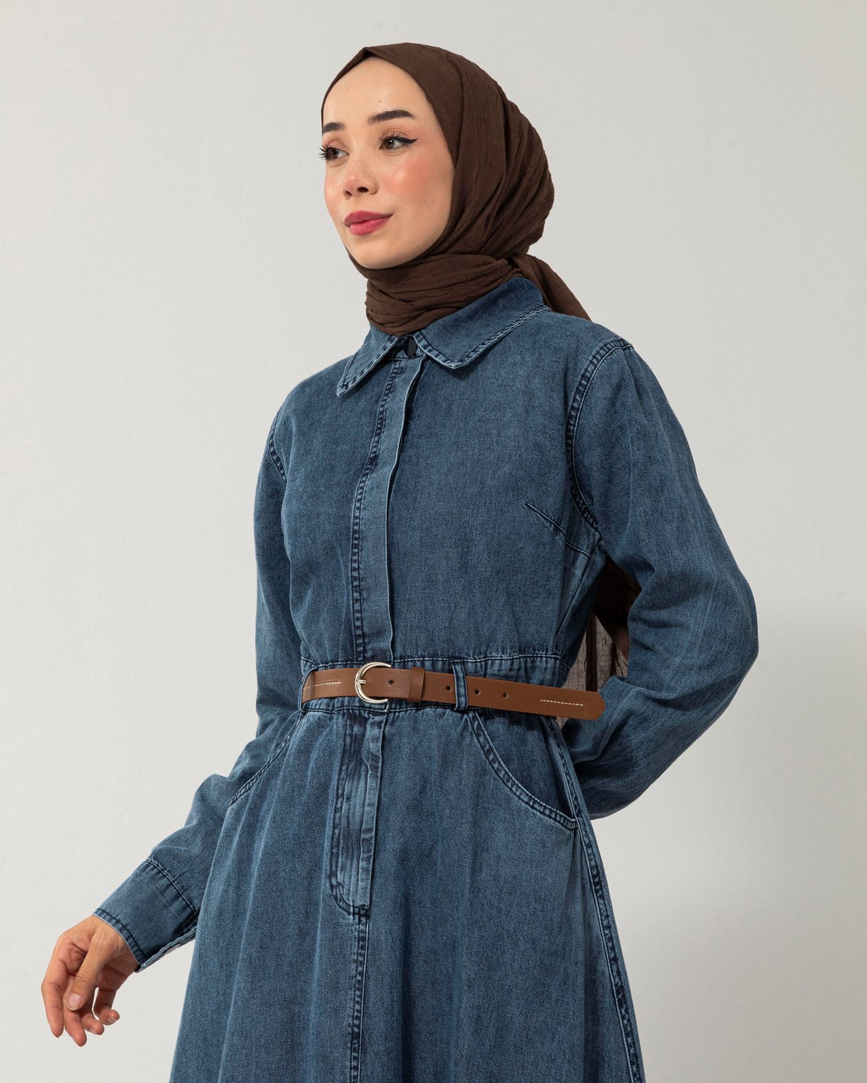 Yarım Düğmeli Kemerli Mavi Denim Elbise