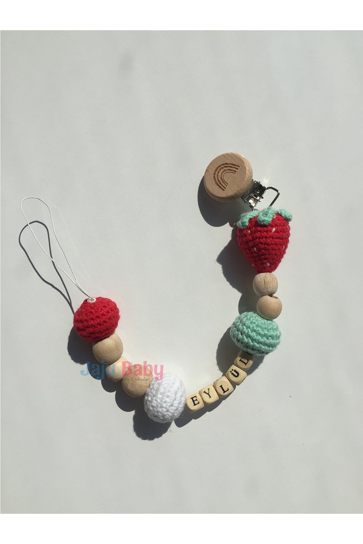 Jaju Baby Amigurumi Çilek Ayıcık İsimli Emzik Zinciri 22 cm