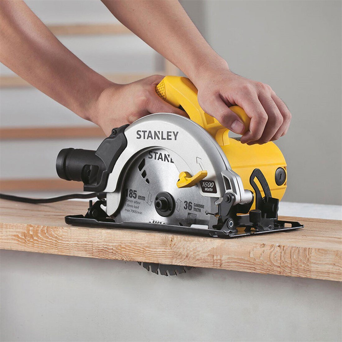 Stanley SC16D2-TR Daire Testere 1600 Watt 190 mm + 2 Testere Bıçağı