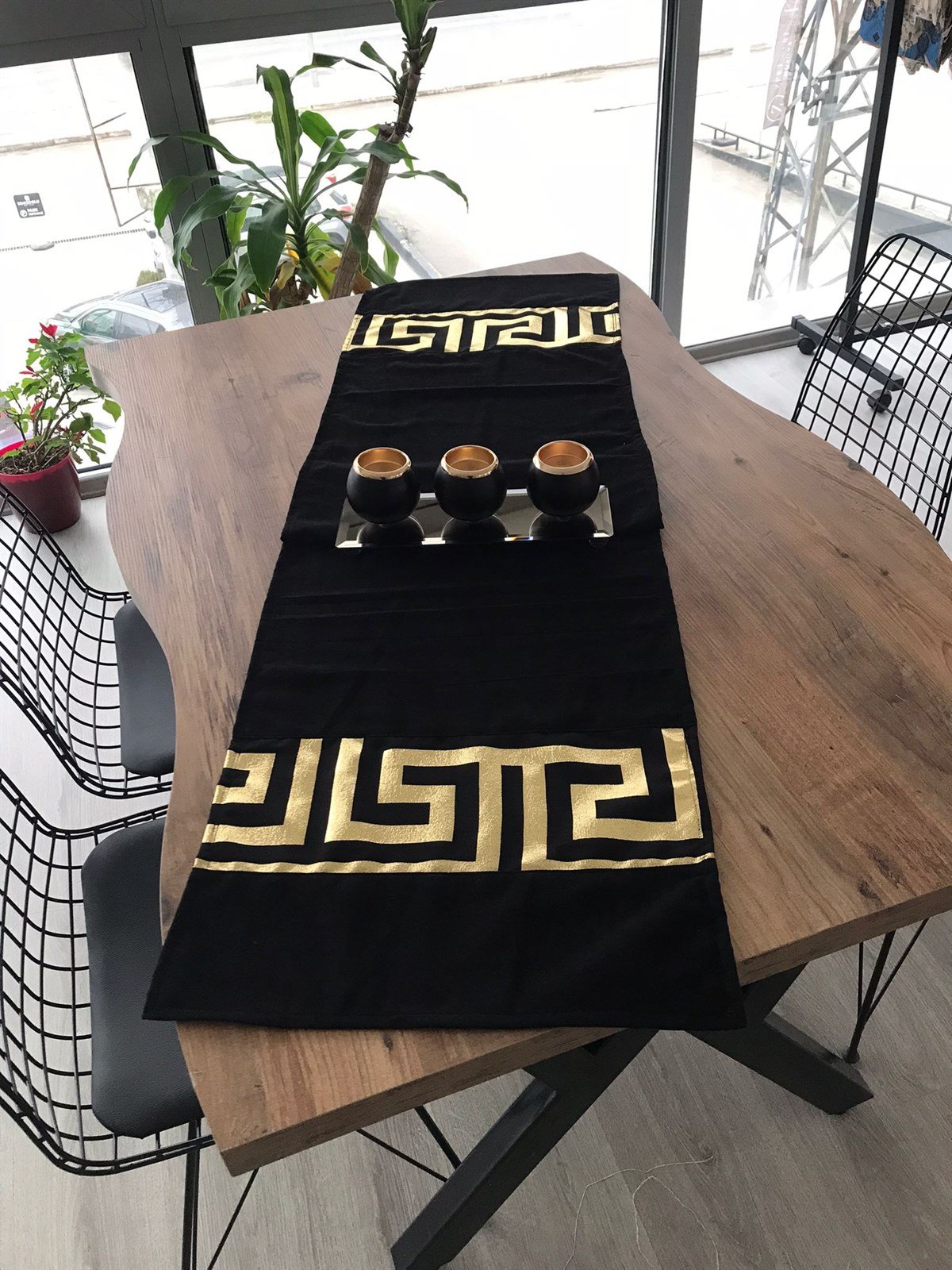 SİYAH ZEMİN İKİ UÇTA LABİRENT DESEN GOLD VARAK BASKILI RUNNER