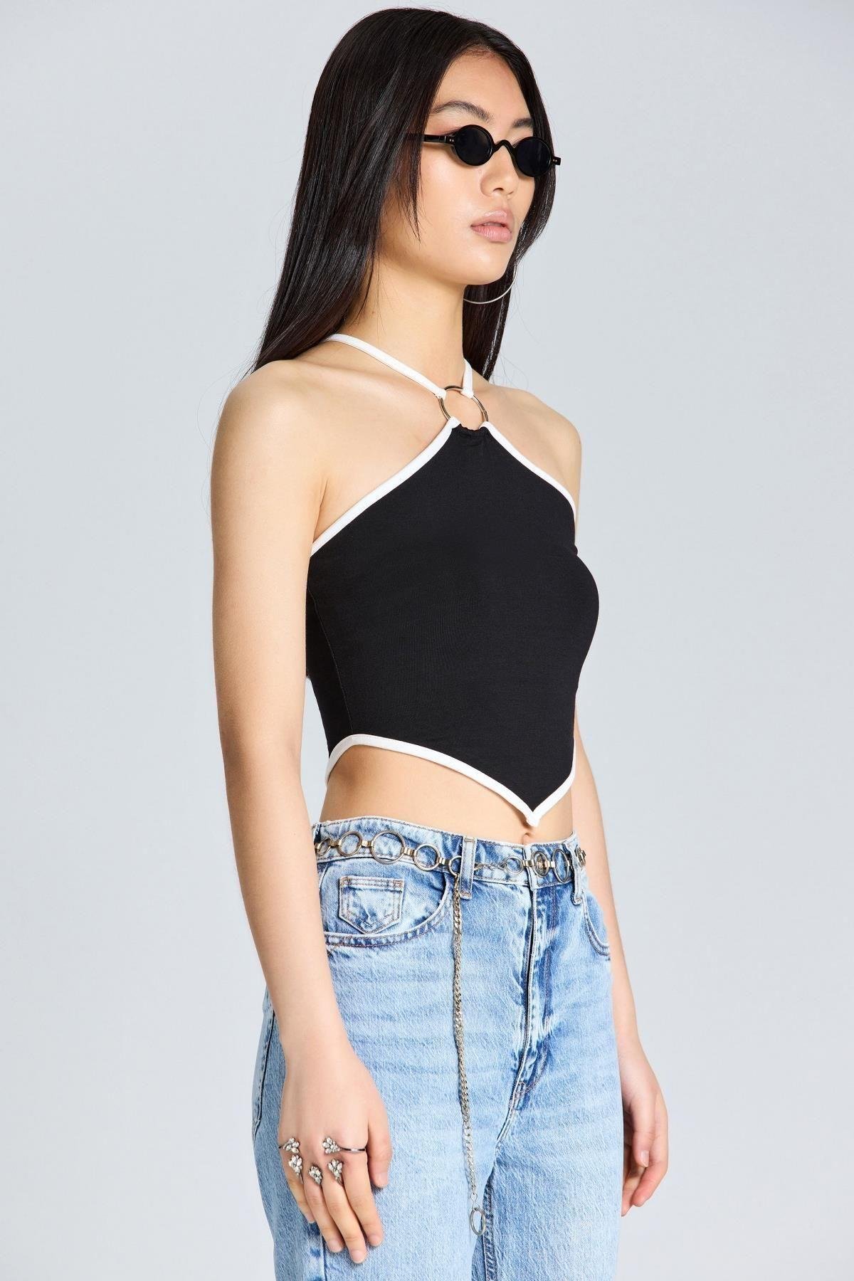 1543 Halka Detay Siyah Crop Bluz