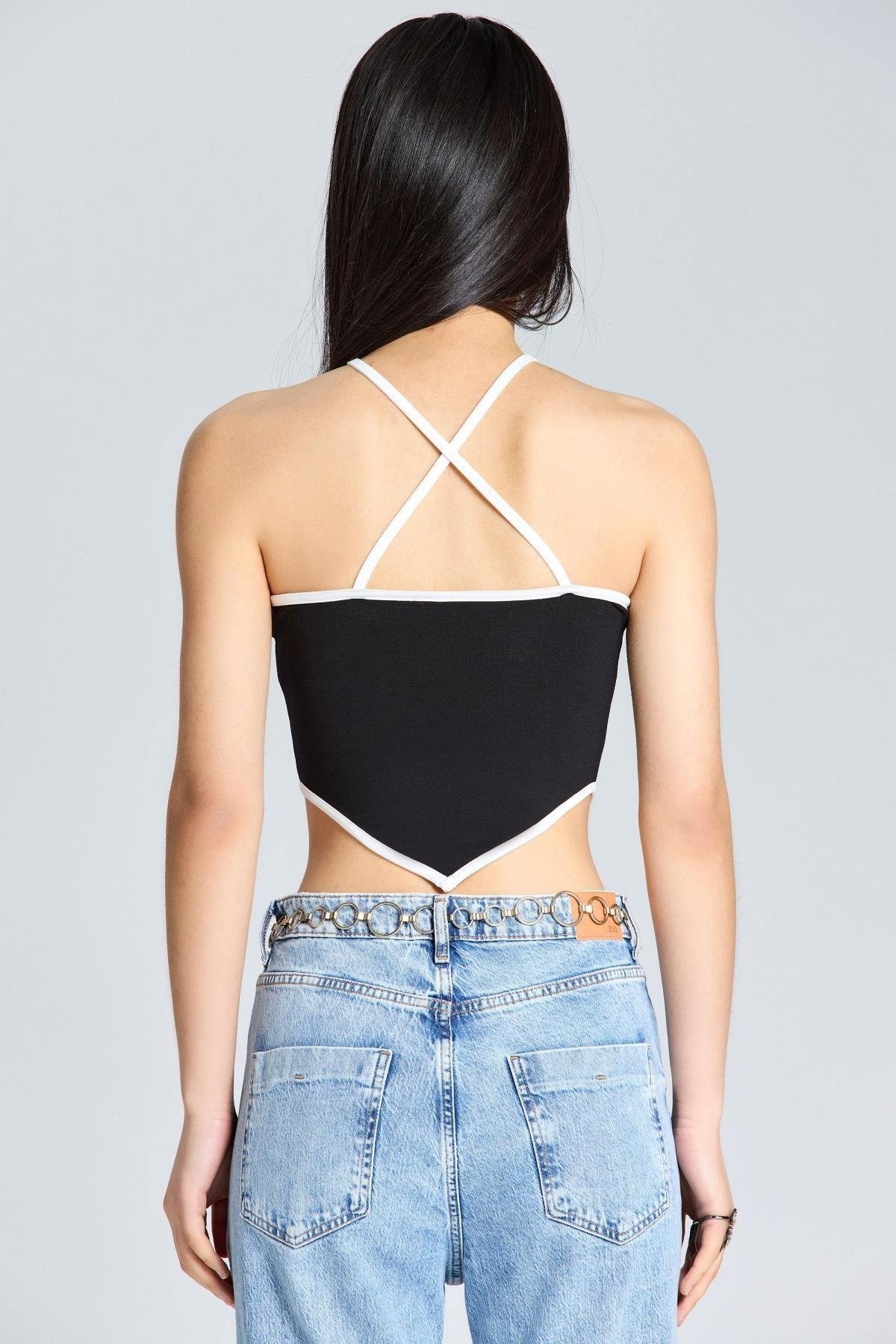 1543 Halka Detay Siyah Crop Bluz