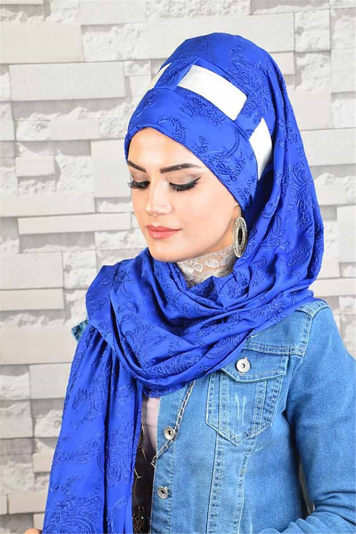 Beyaz saks mavi Kabartma Desenli Hazır Türban bnd8017