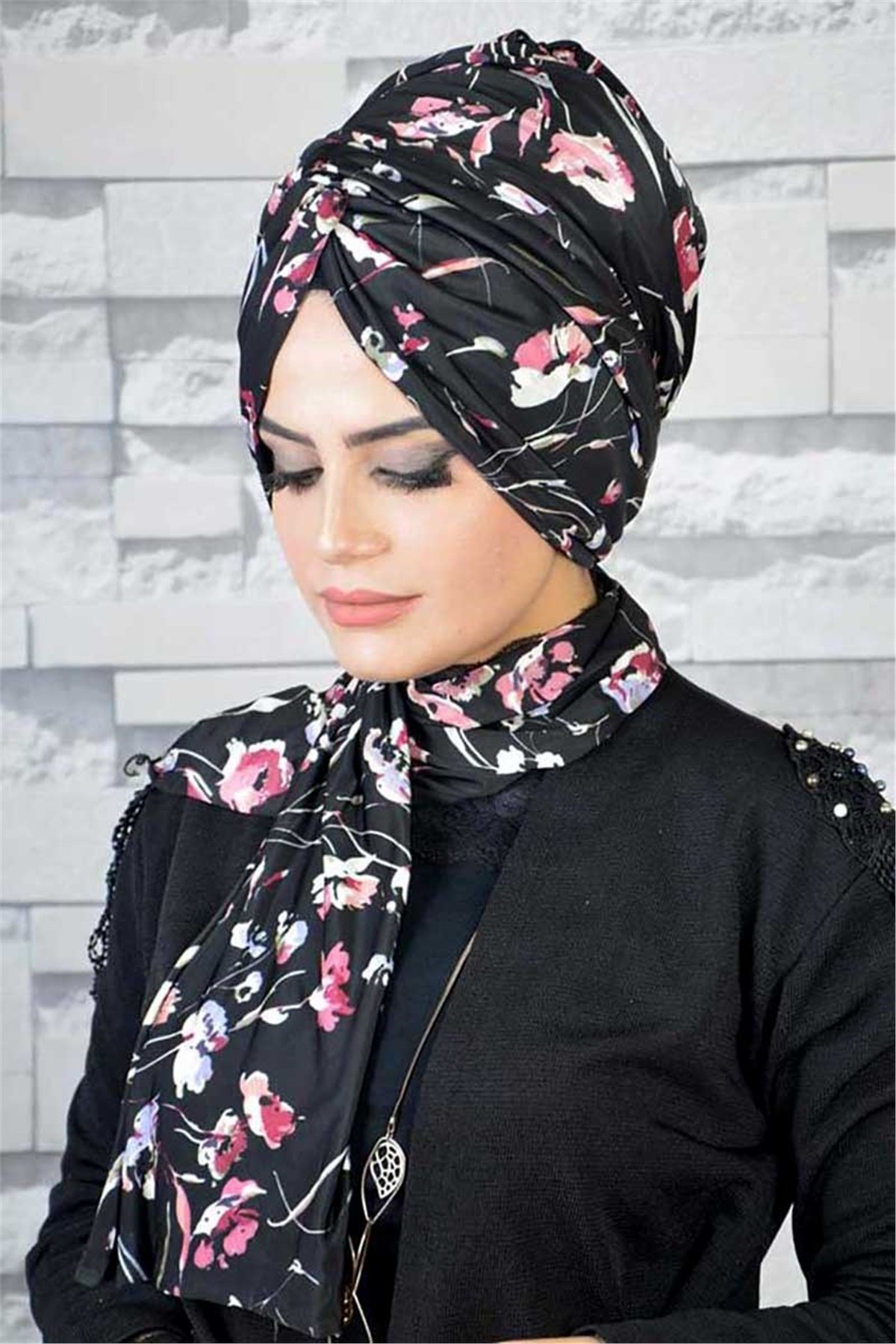 Çiçek Desenli Siyah Zincir Bone Şal T13963