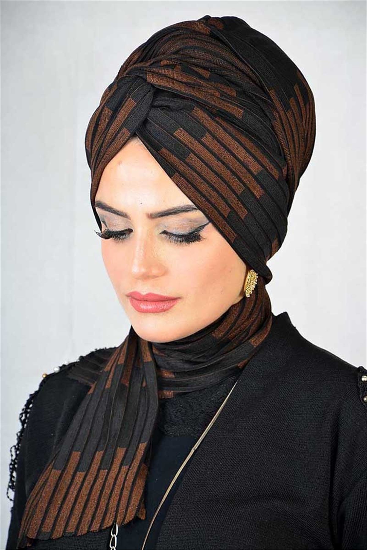 Siyah Kahverengi Fitil Detaylı Zincir Bone Şal T13922
