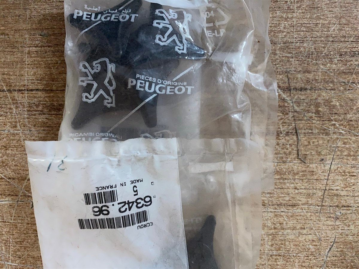 PEUGEOT KRİKO KELEBEK SOMUNU Parça No (634296)