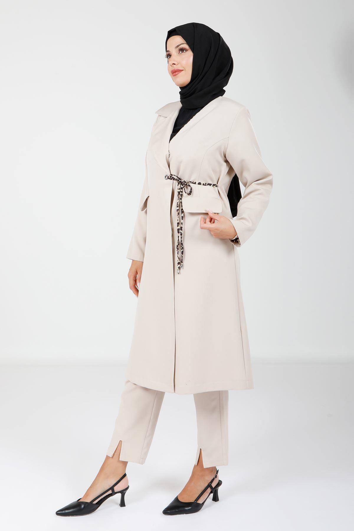 Beyza-Beyza Bağlama Detaylı Camel Renk Uzun Tesettür Ceket 3933