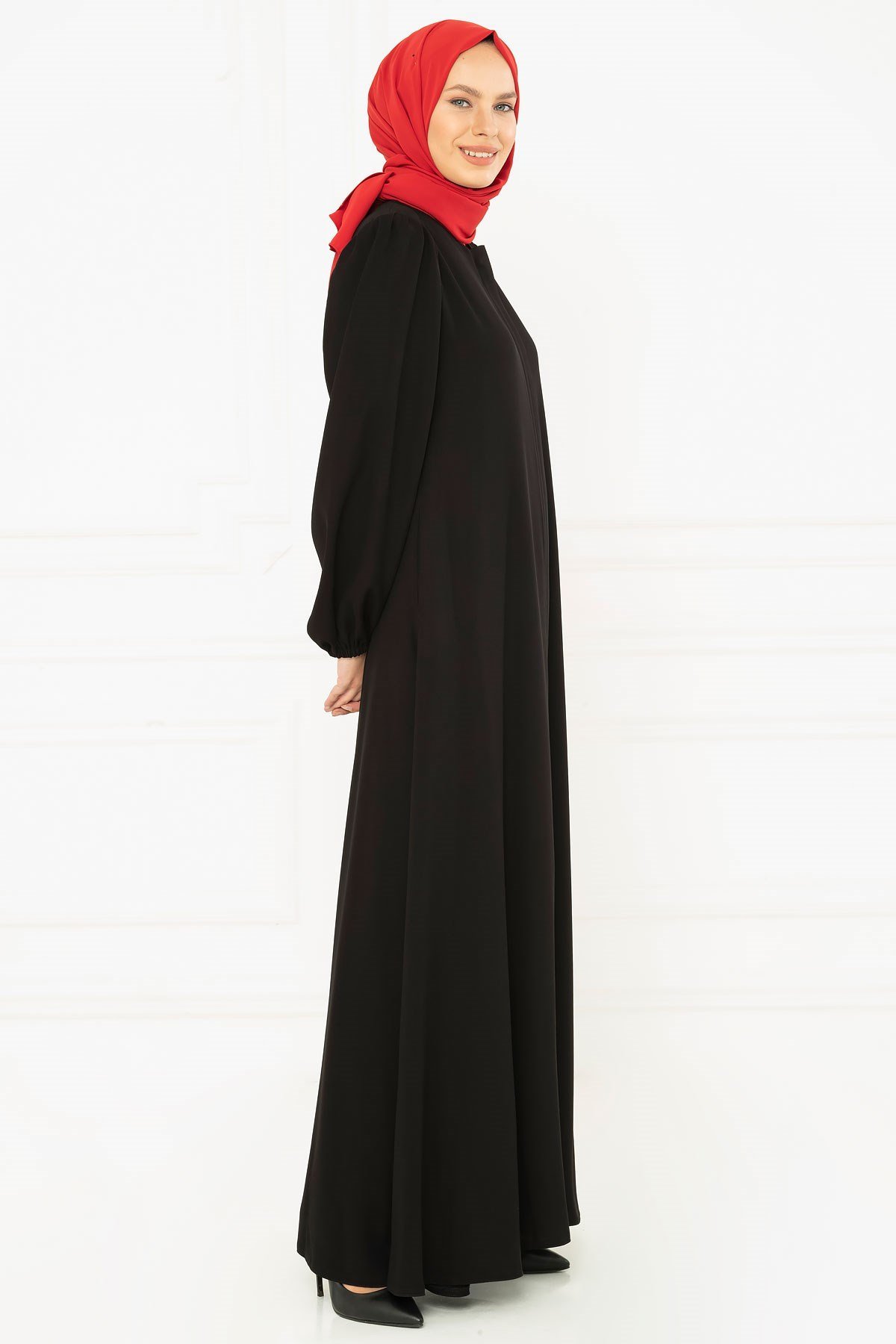Beyza-Fuir l'abaya noire détaillée 3M3229