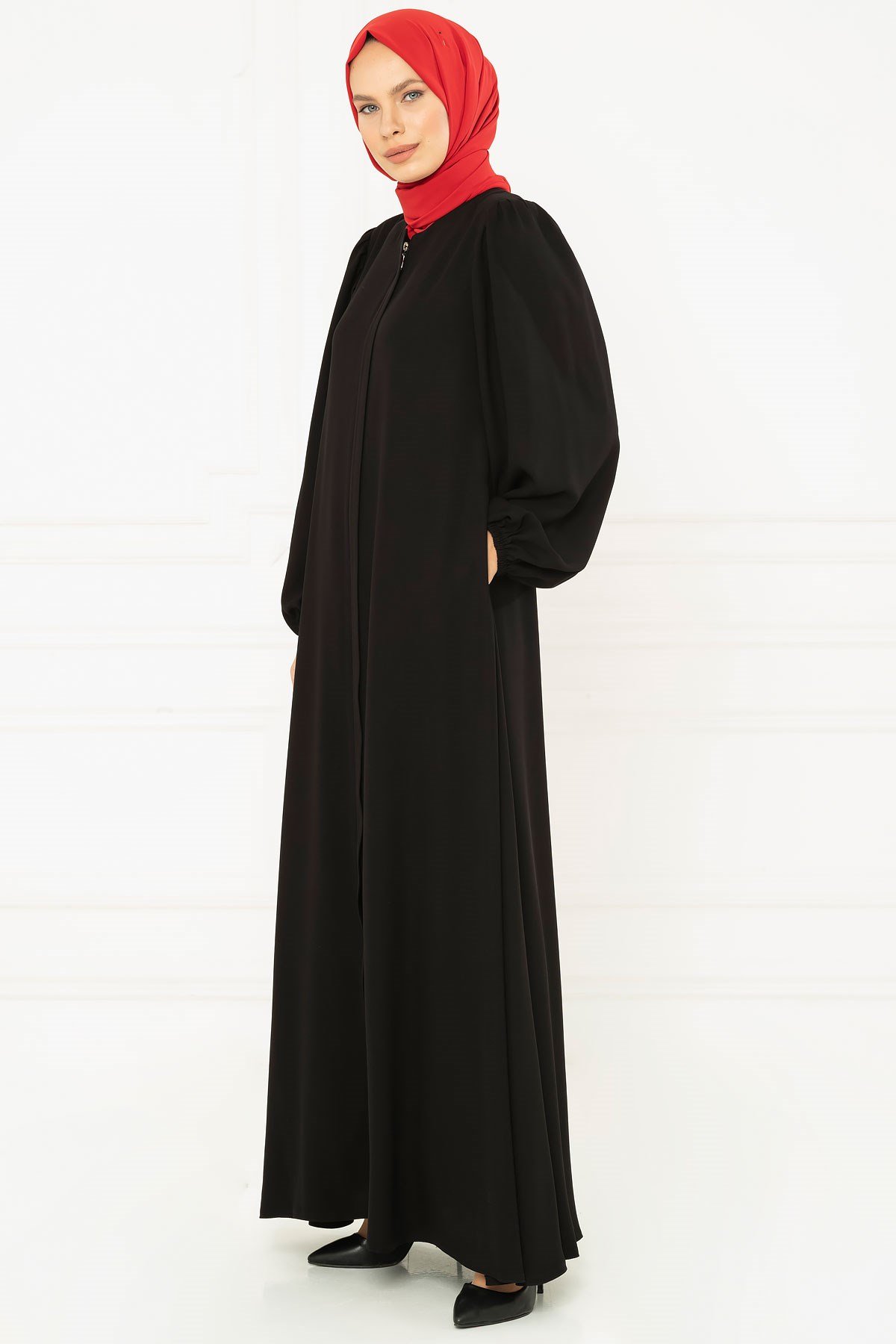 Beyza-Fuir l'abaya noire détaillée 3M3229