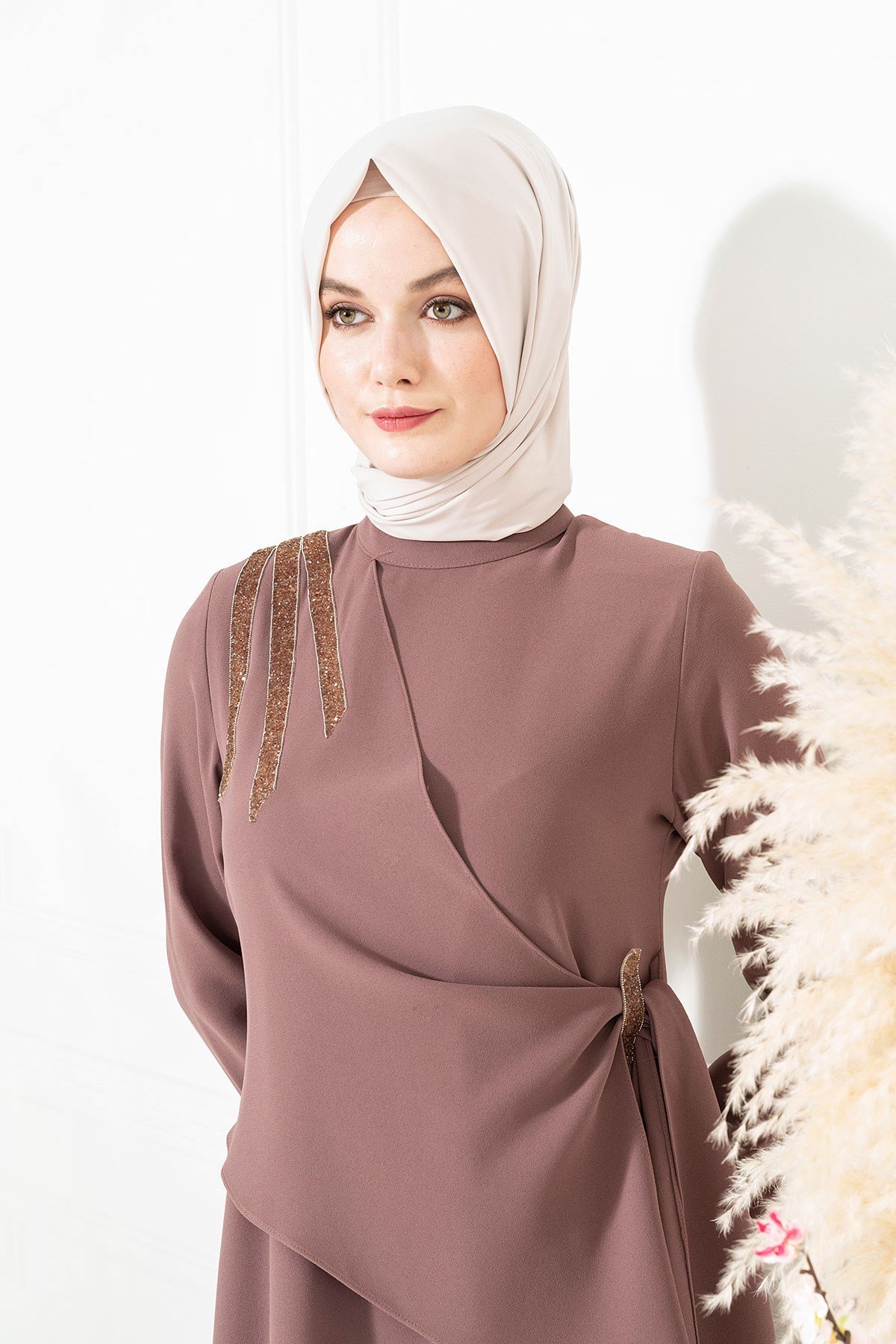 Beyza-SONAY TAŞLI ELBİSE KAHVE KUM KREP