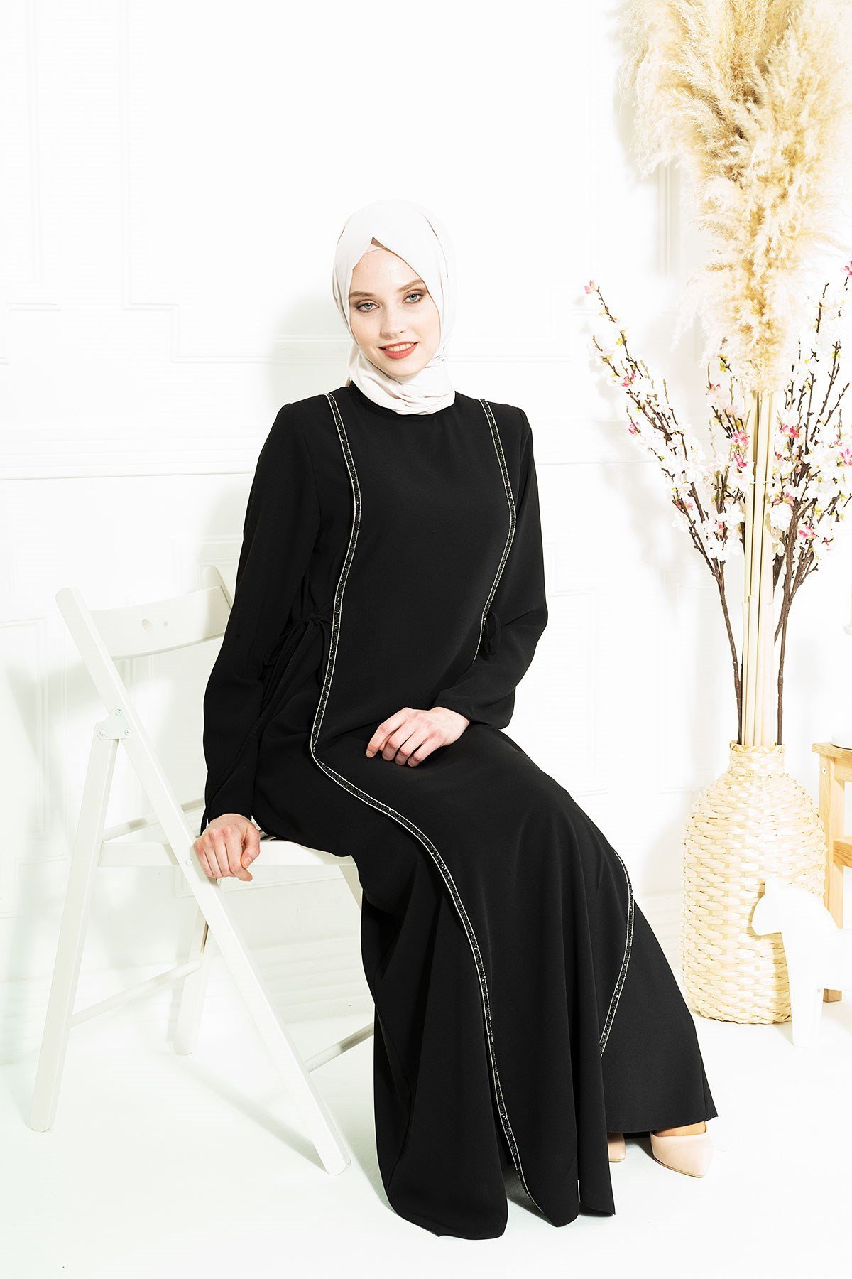 Beyza-AYDAN TAŞLI ELBİSE SİYAH KUM KREP