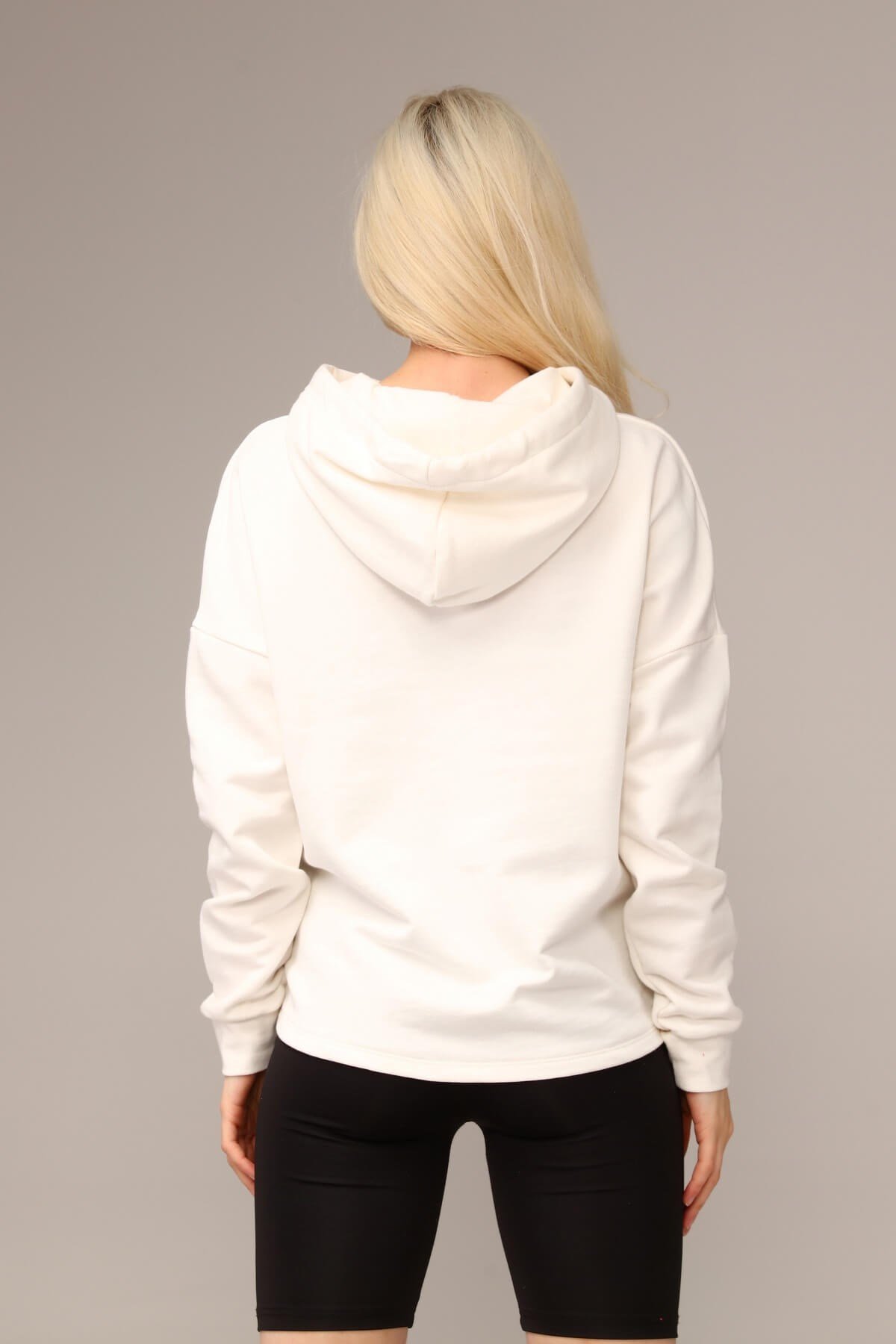 Beyaz Kapşonlu Önü Baskılı Sweatshirt 