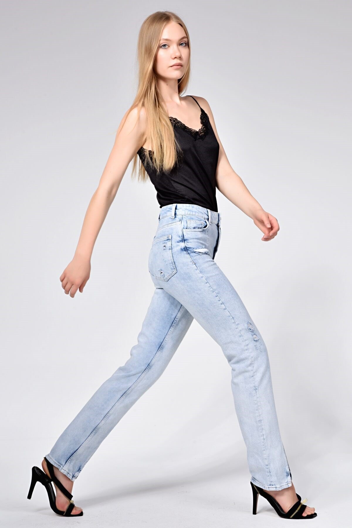 Paçaları Yıtmaçlı Jean Pantolon 