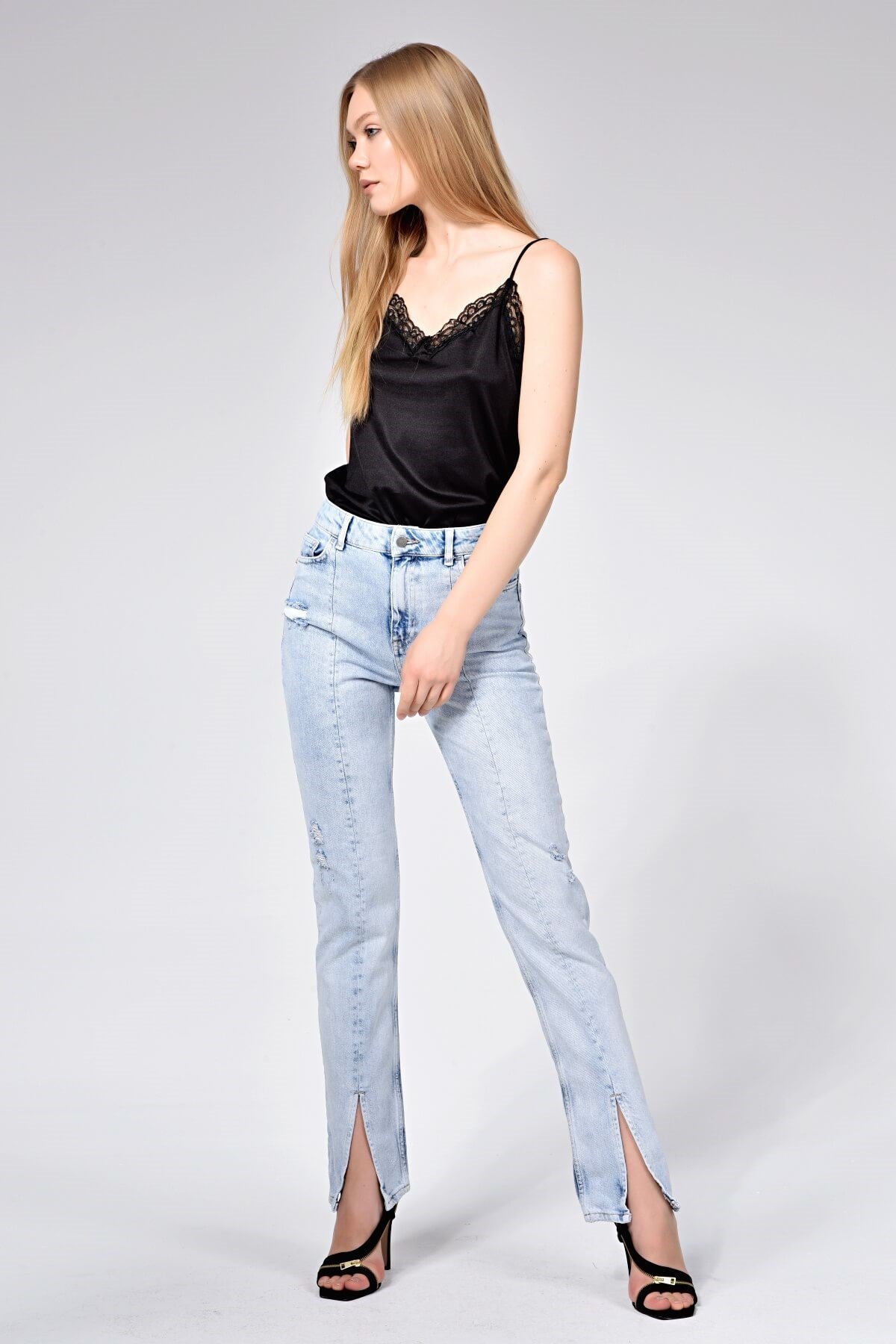 Paçaları Yıtmaçlı Jean Pantolon 