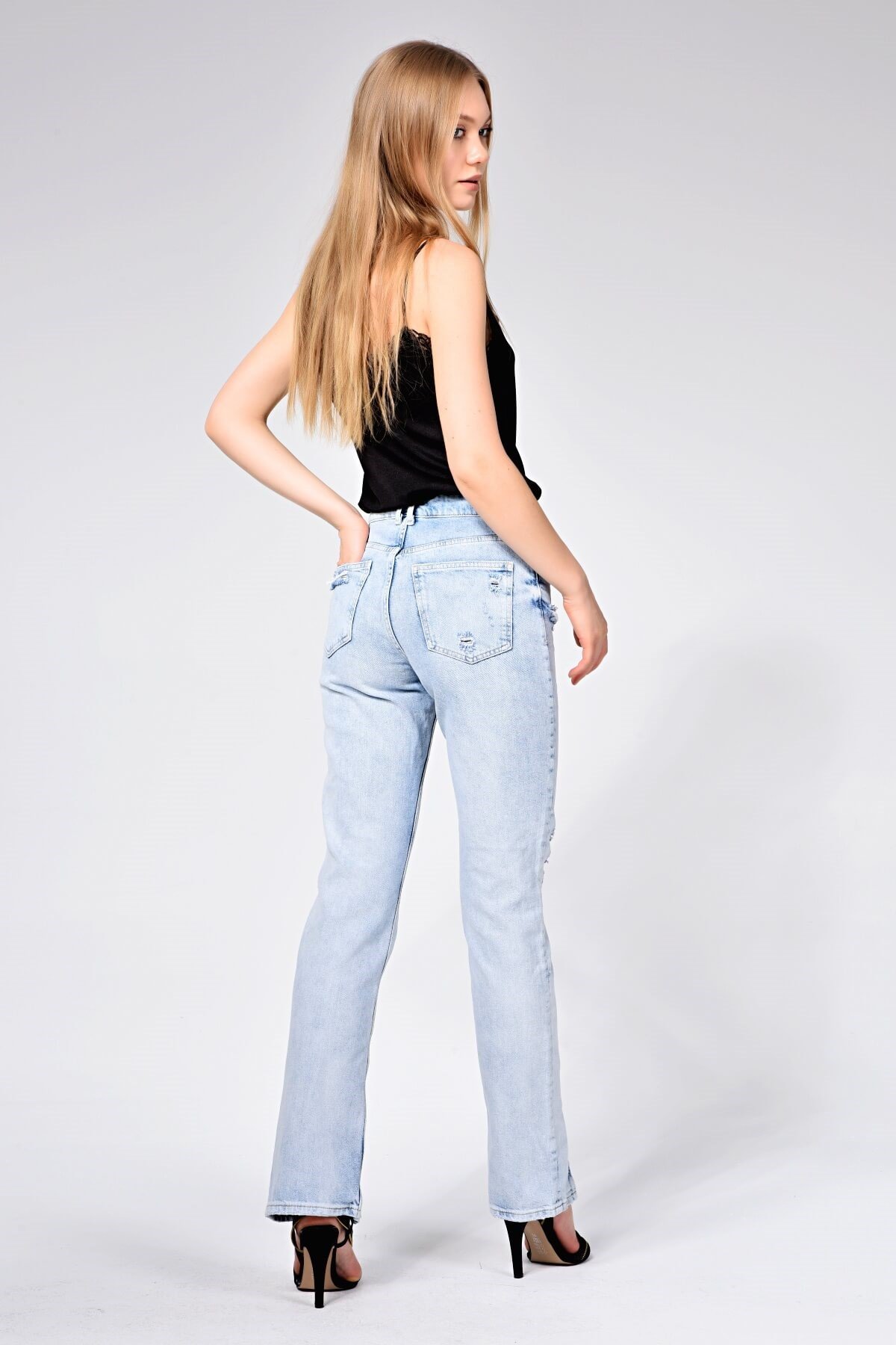 Paçaları Yıtmaçlı Jean Pantolon 