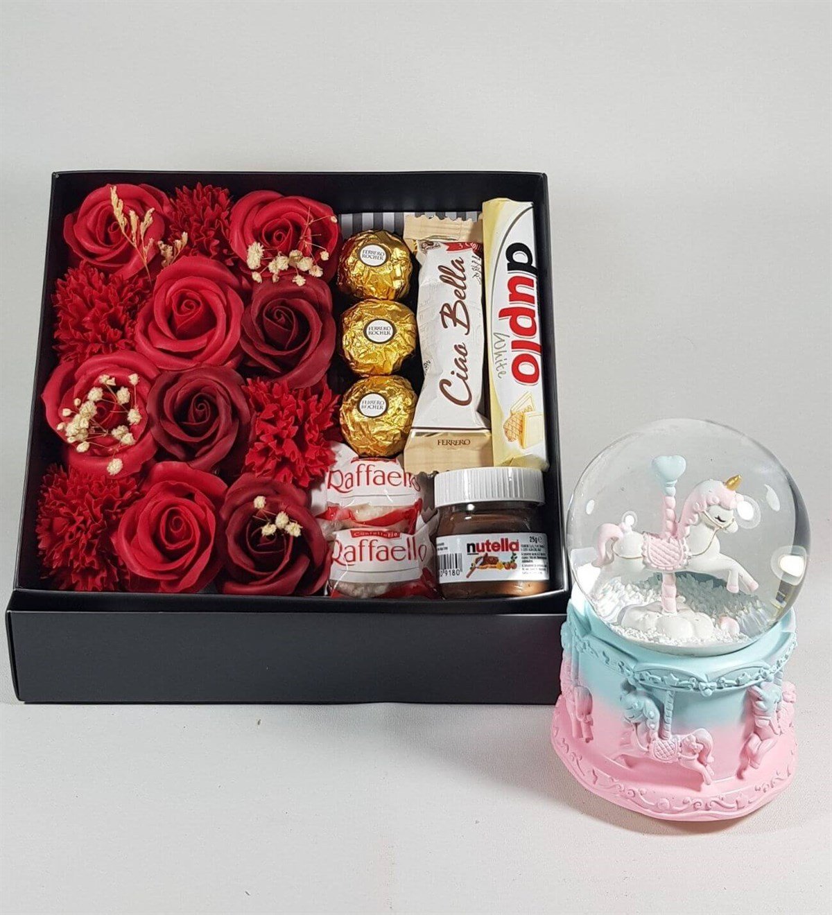 Yeni İş Hediyesi Gül Kutusunda Ferrero Estrella Çikolata  Unicorn Küre Hediye Seti HEDİYE