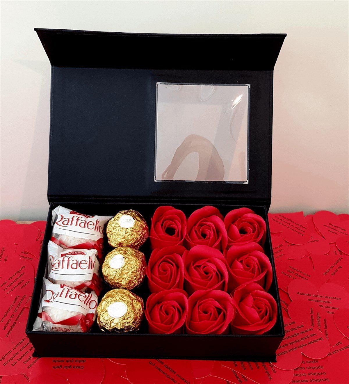 Kırmızı Gül Kutusunda Rocher ve Raffaello Çikolata Kutulu Kedi Kupa Hediye Seti HEDİYE