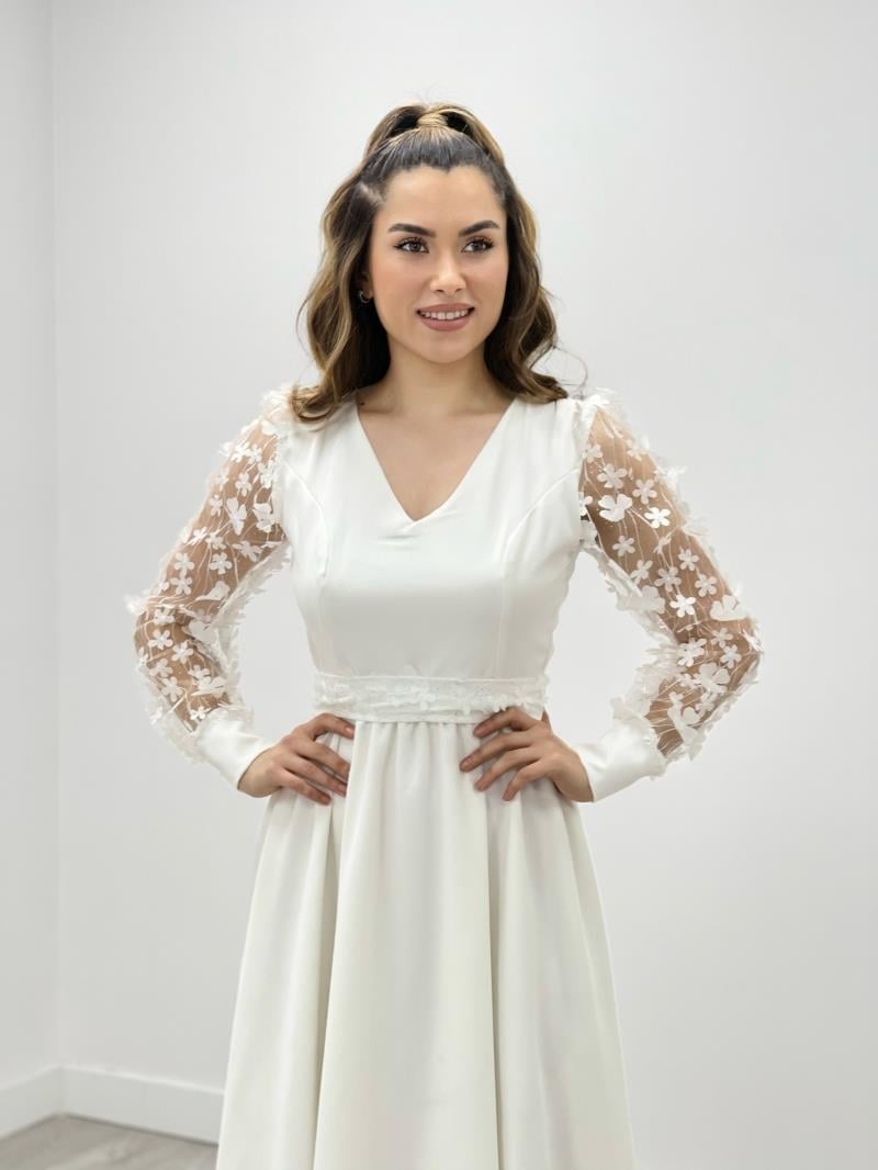 Double Kumaş Kolları 3 Boyutlu Çiçekli Elbise - Beyaz