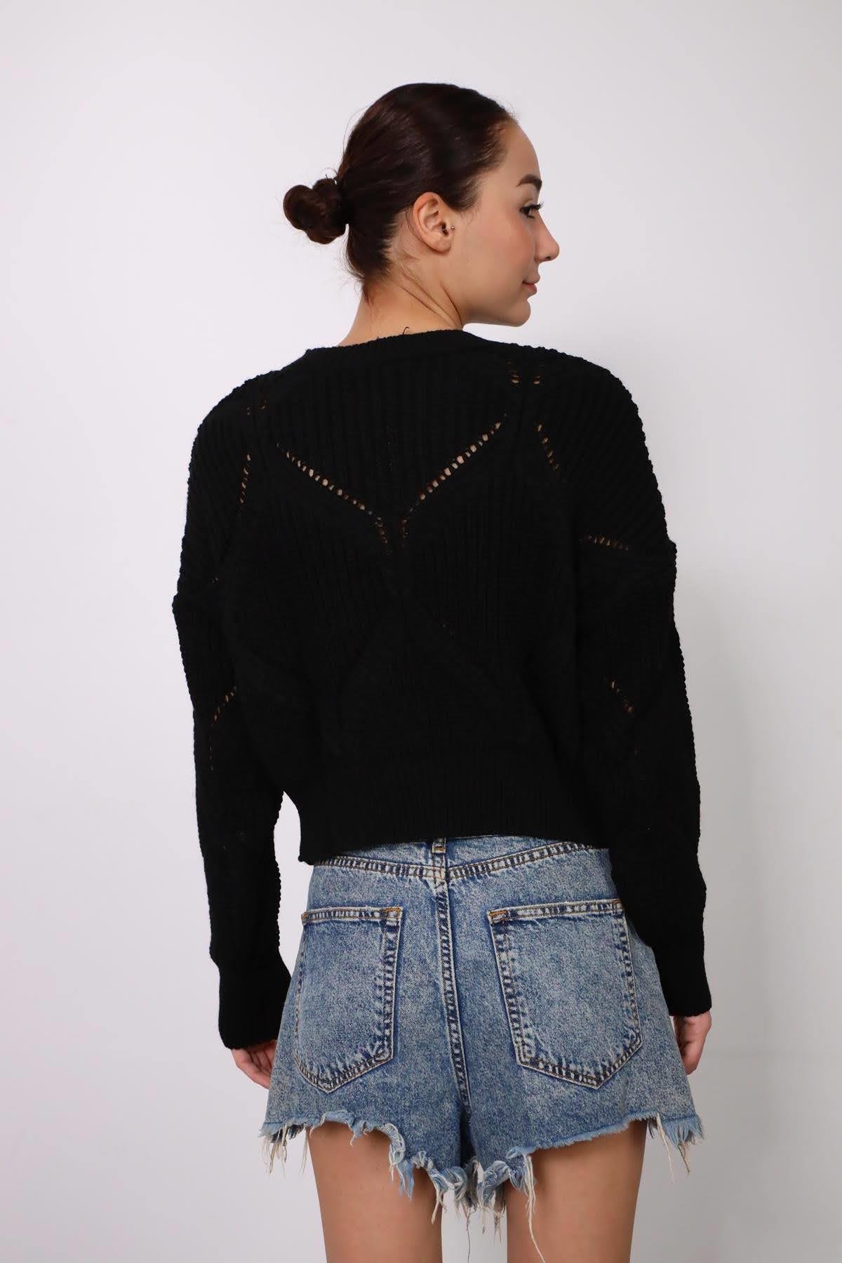 Black Patterned Short Knit Pullover Black Patterned Short Knit Pullover