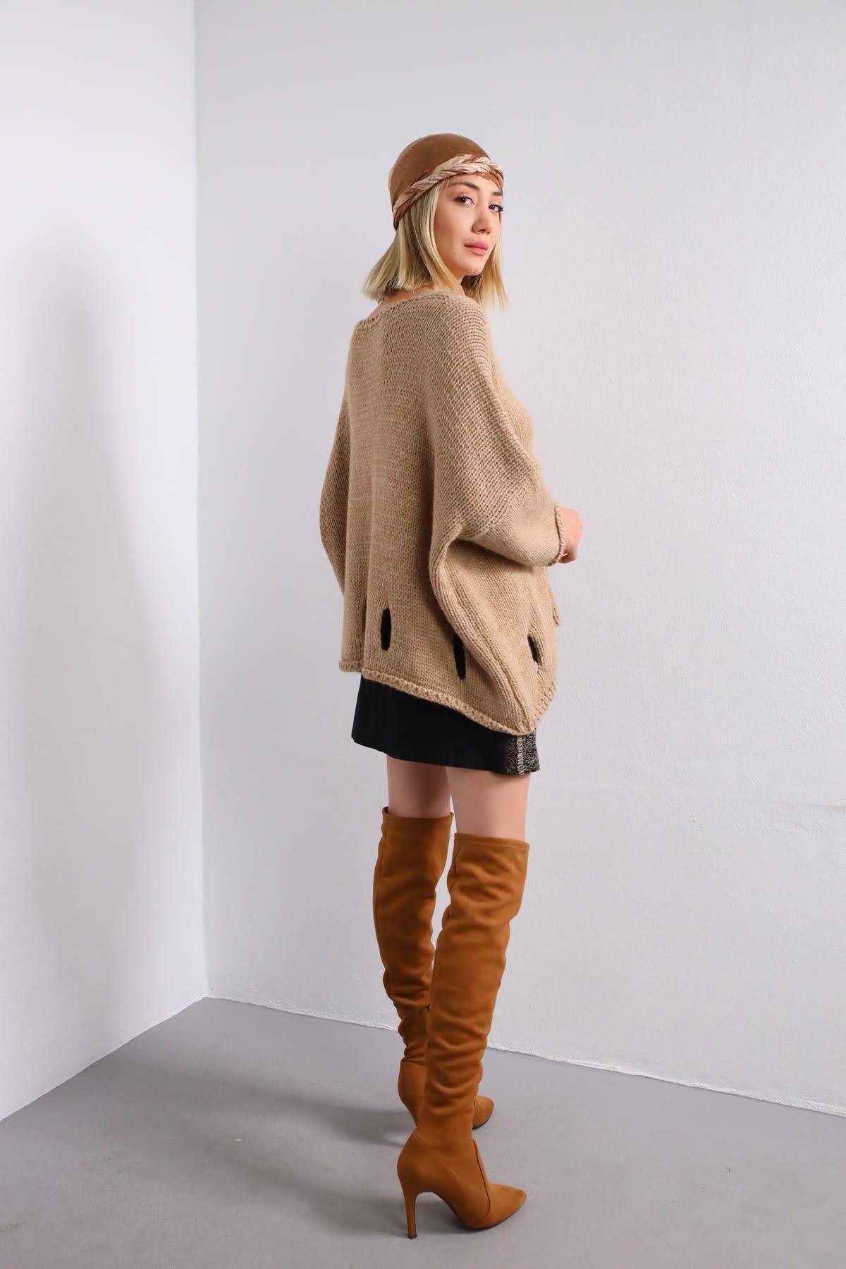 Camel Rengi Lazer Kesim Detaylı V Yaka Kazak - Şaman Butik Camel Rengi Lazer Kesim Detaylı V Yaka Kazak