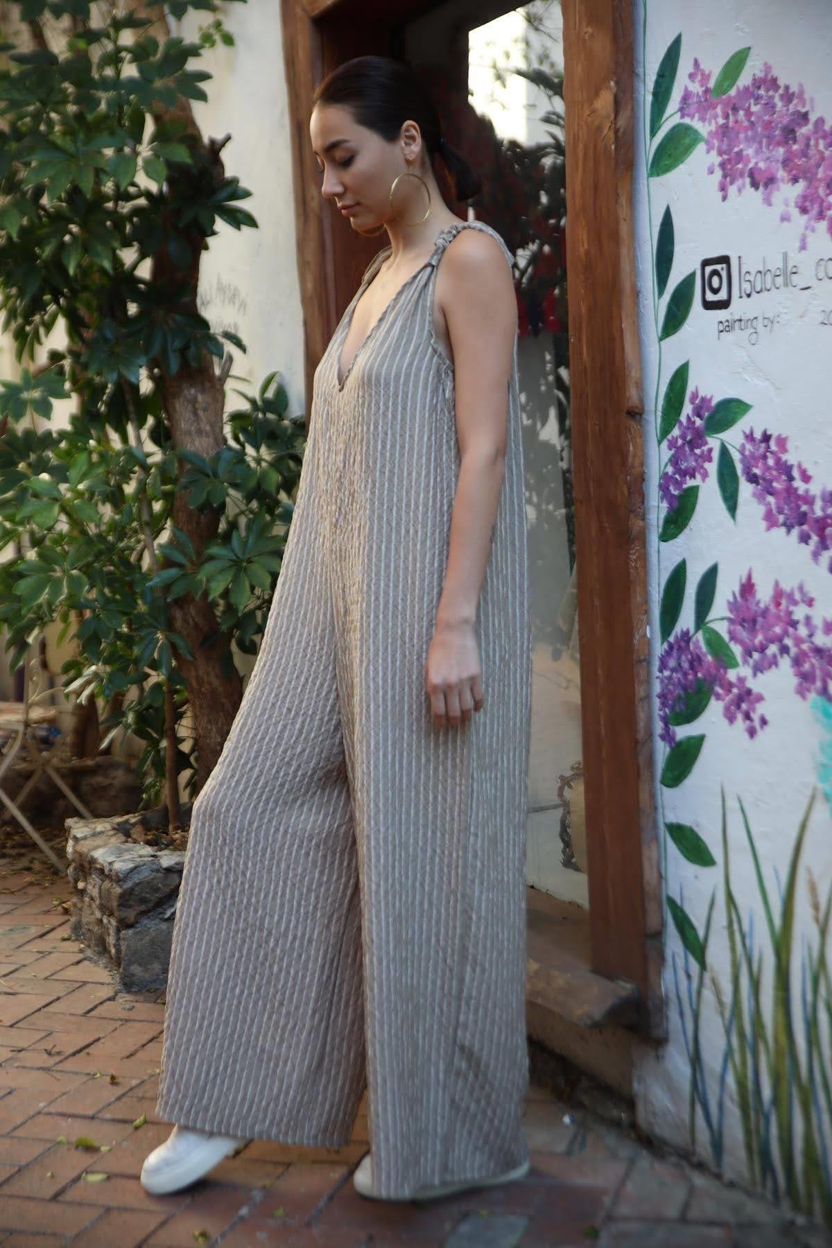 Bej Çizgili Omzu Büzgülü Gofre Tulum - Şaman Butik Bej Çizgili Omzu Büzgülü Gofre Tulum