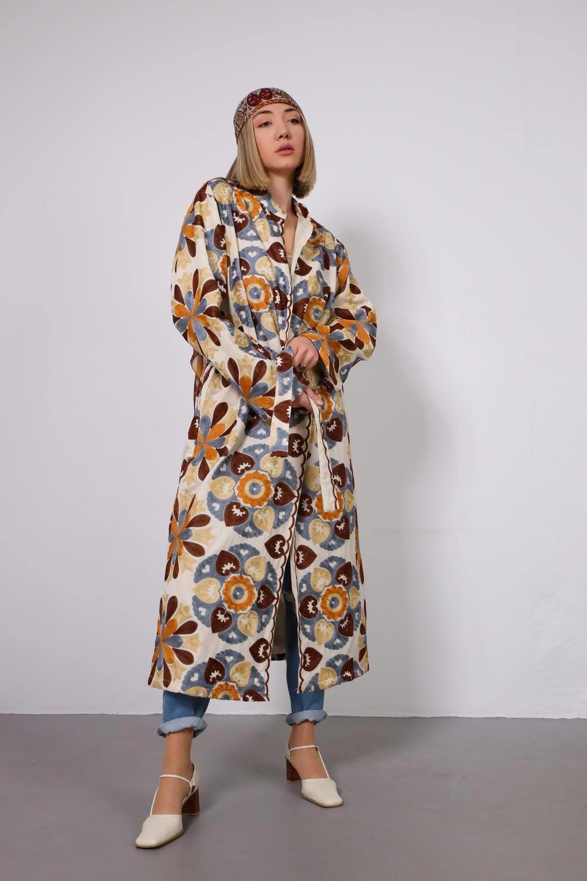  Krem Rengi Kuşaklı Suzani Kaftan