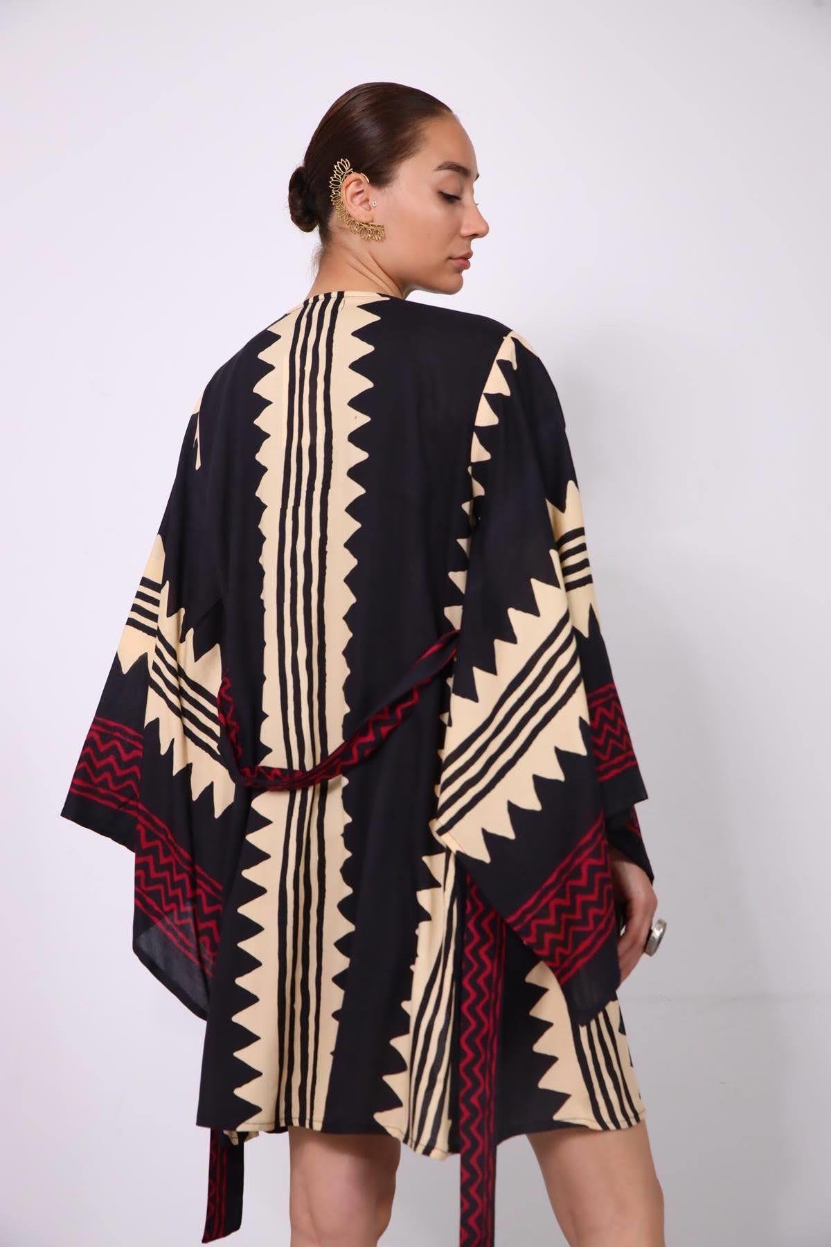 Siyah Desenli Kısa Kimono - Şaman Butik Siyah Desenli Kısa Kimono