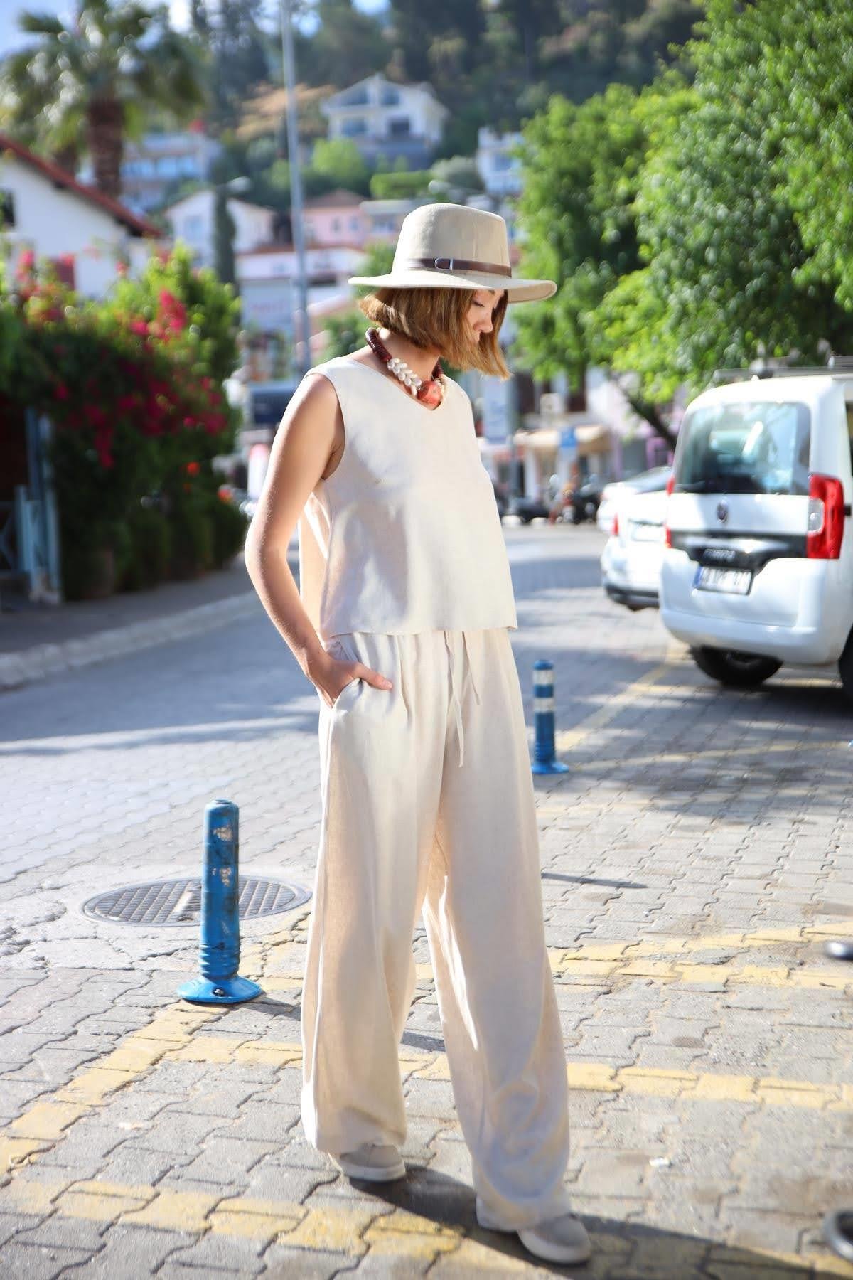  Krem Rengi Kalın Askılı Bluz ve Pantolon Keten Takım